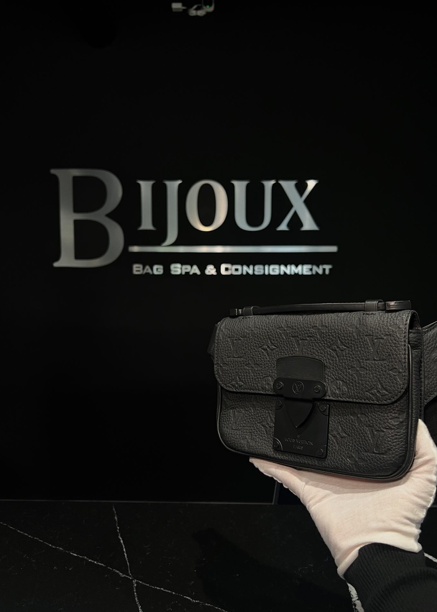 Louis Vuitton Louis Vuitton S Lock Empreinte