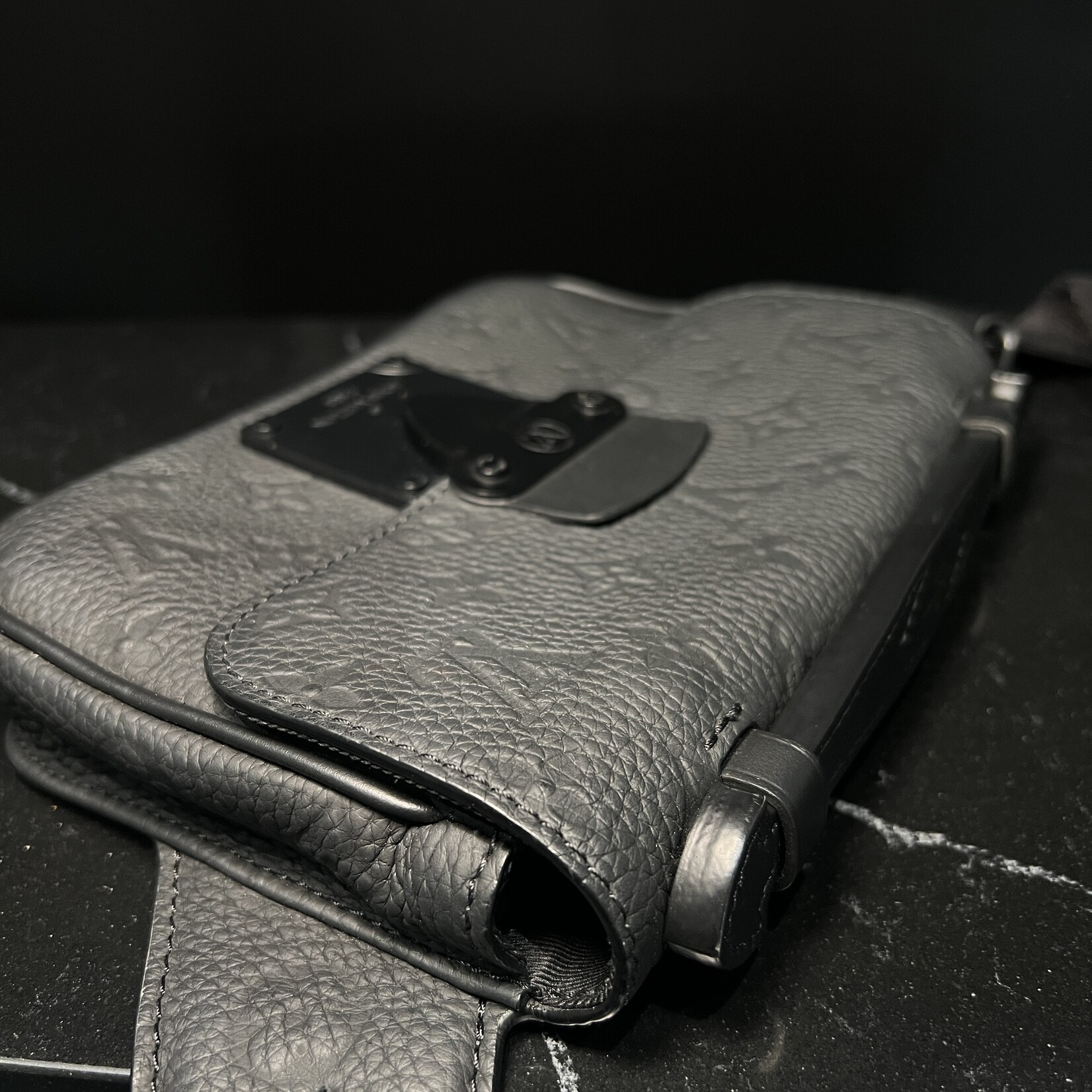 Louis Vuitton Louis Vuitton S Lock Empreinte