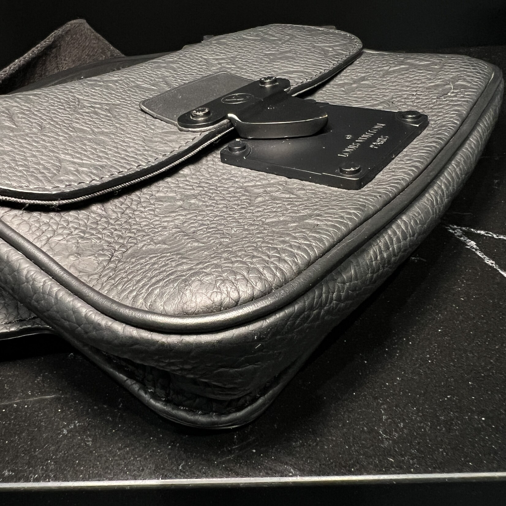 Louis Vuitton Louis Vuitton S Lock Empreinte