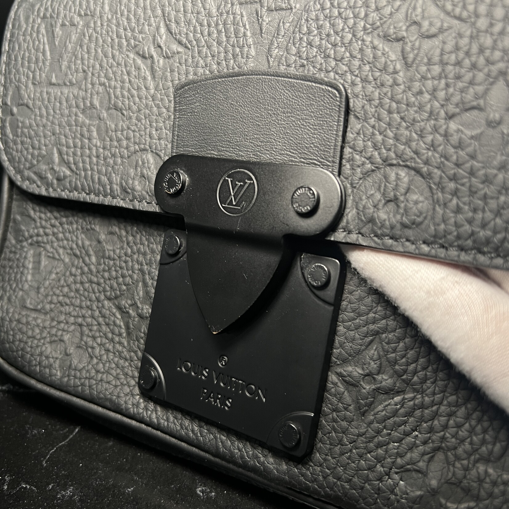 Louis Vuitton Louis Vuitton S Lock Empreinte