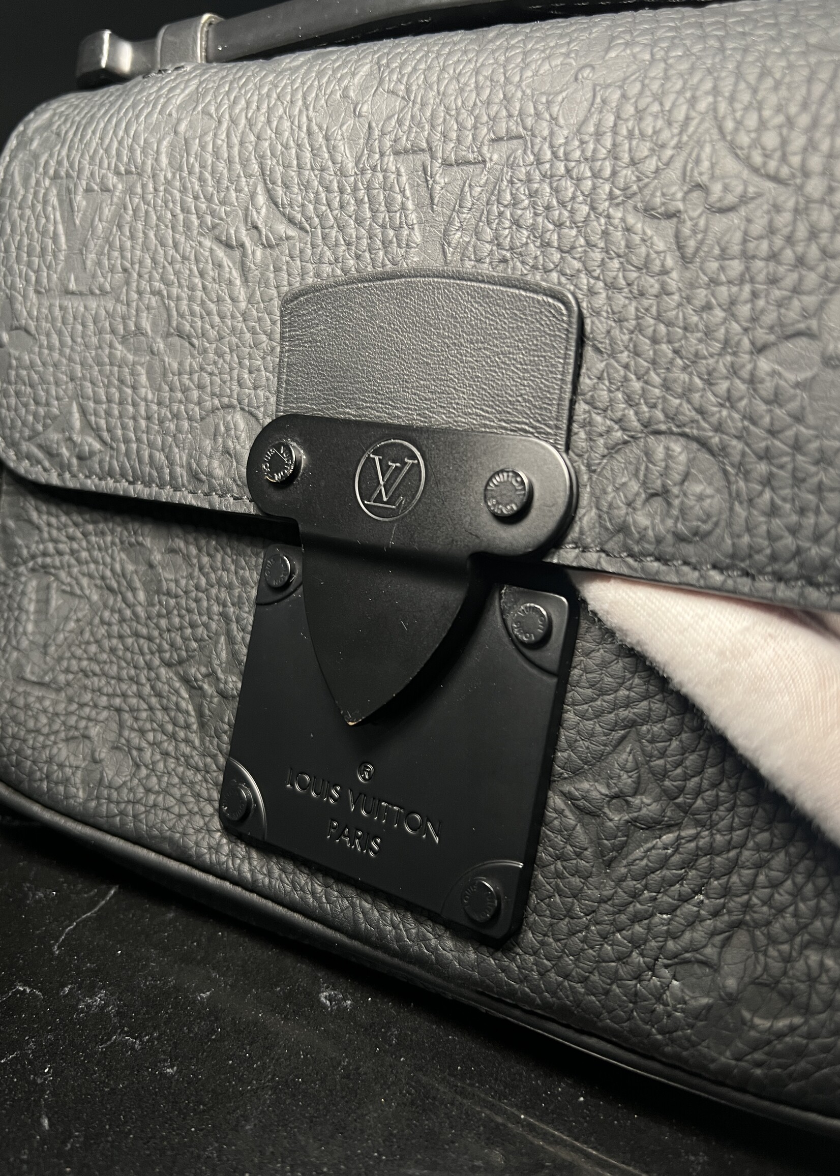 Louis Vuitton Louis Vuitton S Lock Empreinte