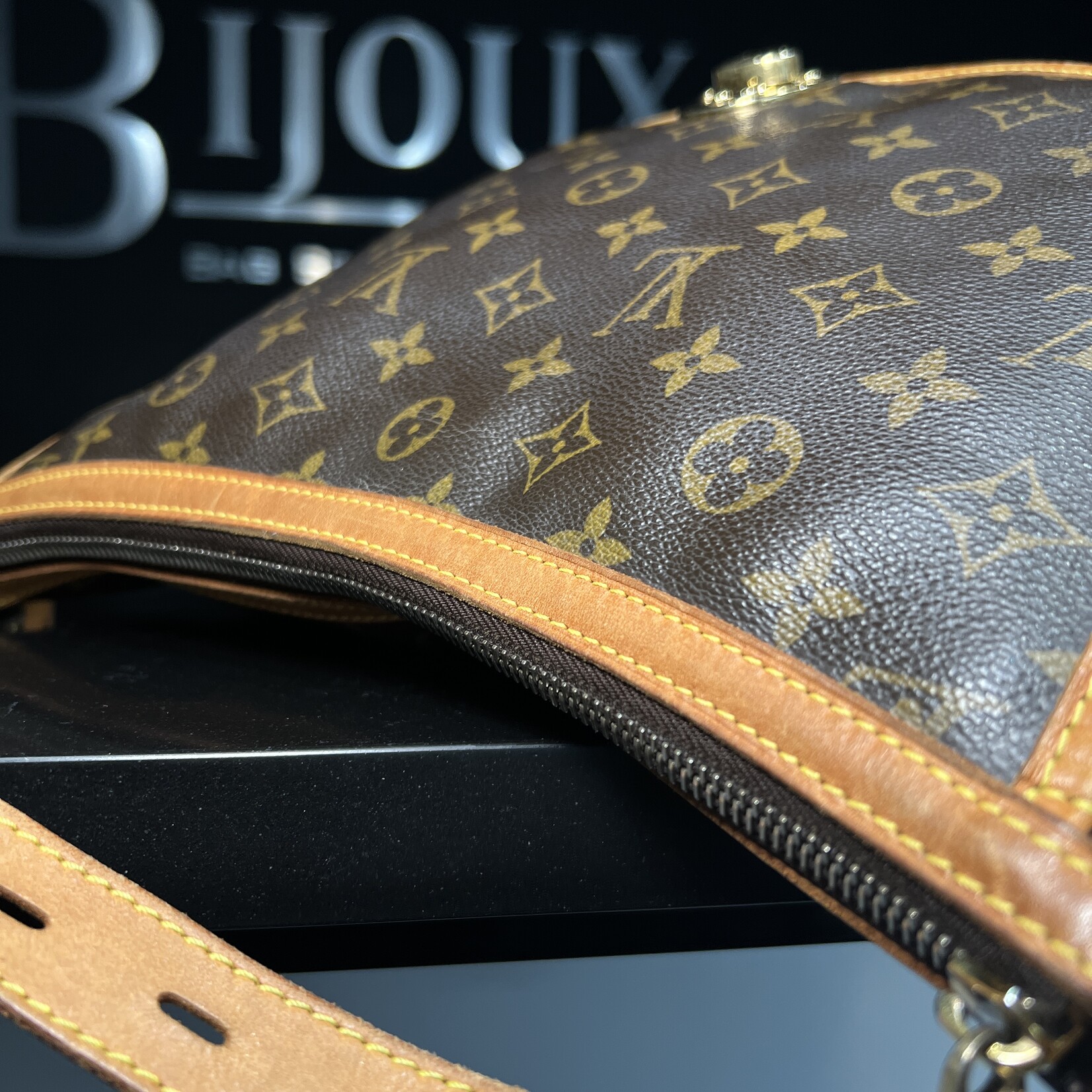 Louis Vuitton SOLD- Louis Vuitton Tulum GM