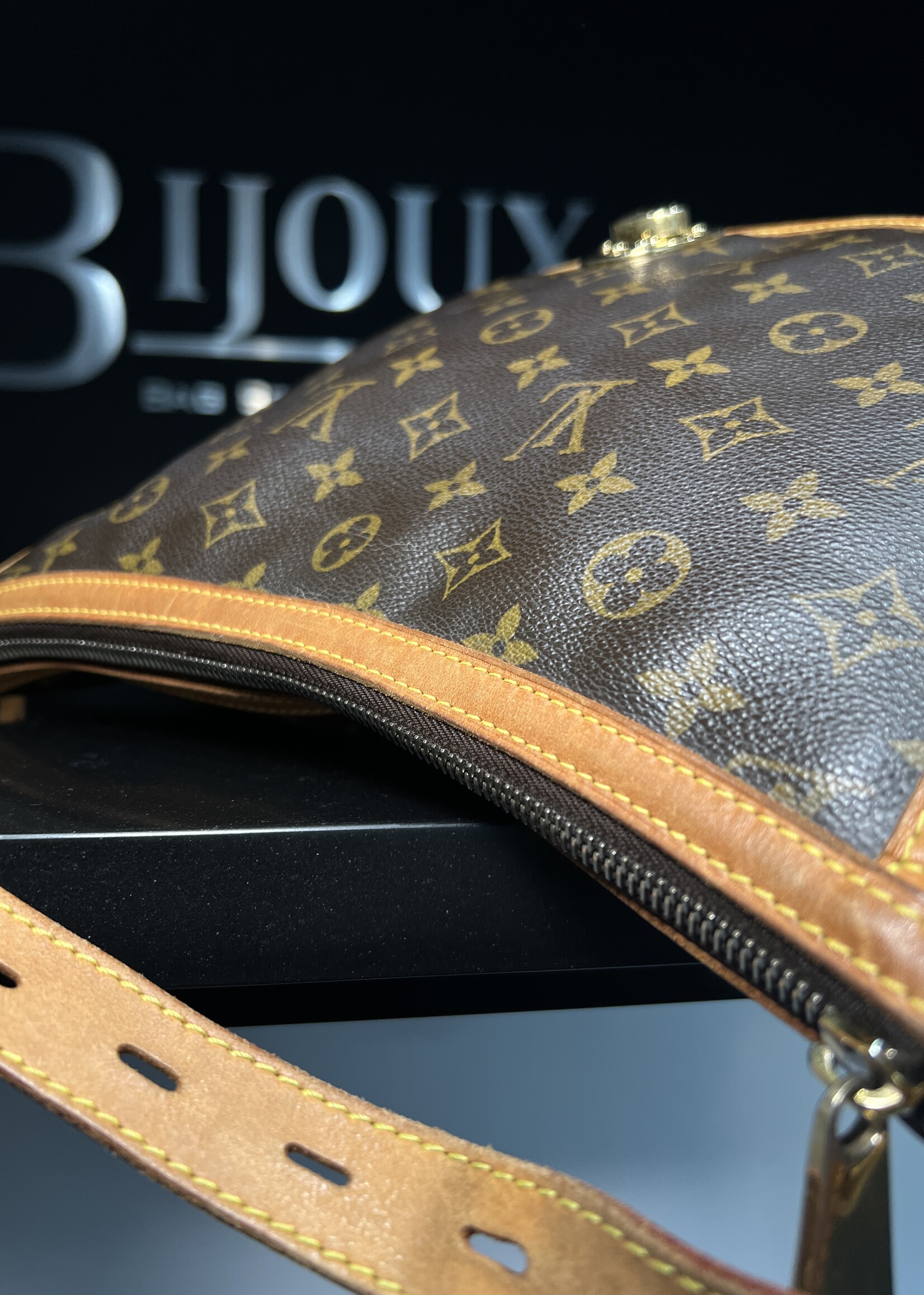 Louis Vuitton SOLD- Louis Vuitton Tulum GM