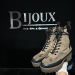 Louis Vuitton Louis Vuitton Laureate Desert Boots 39