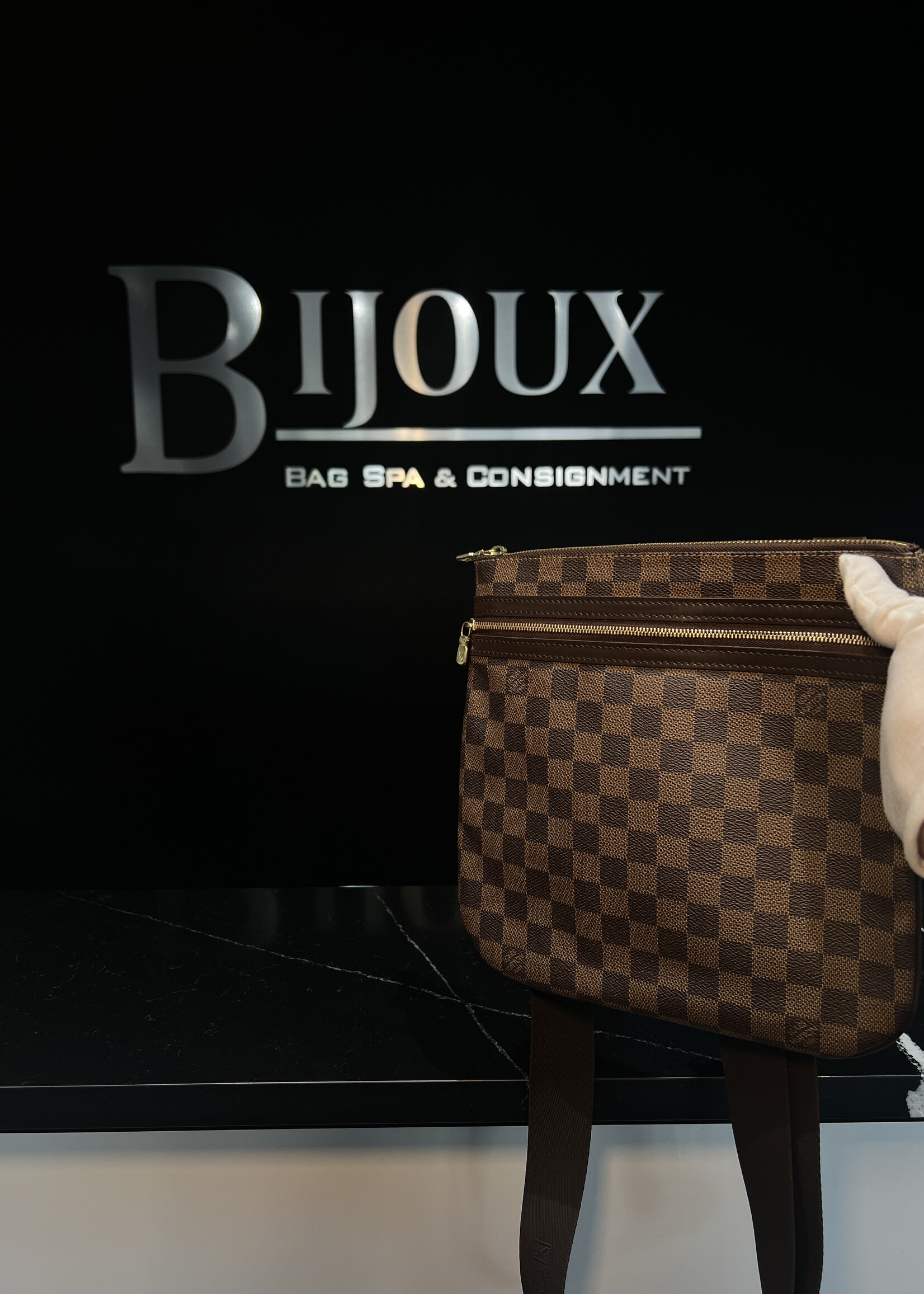 Louis Vuitton SOLD - Louis Vuitton Damier Ebene Messenger