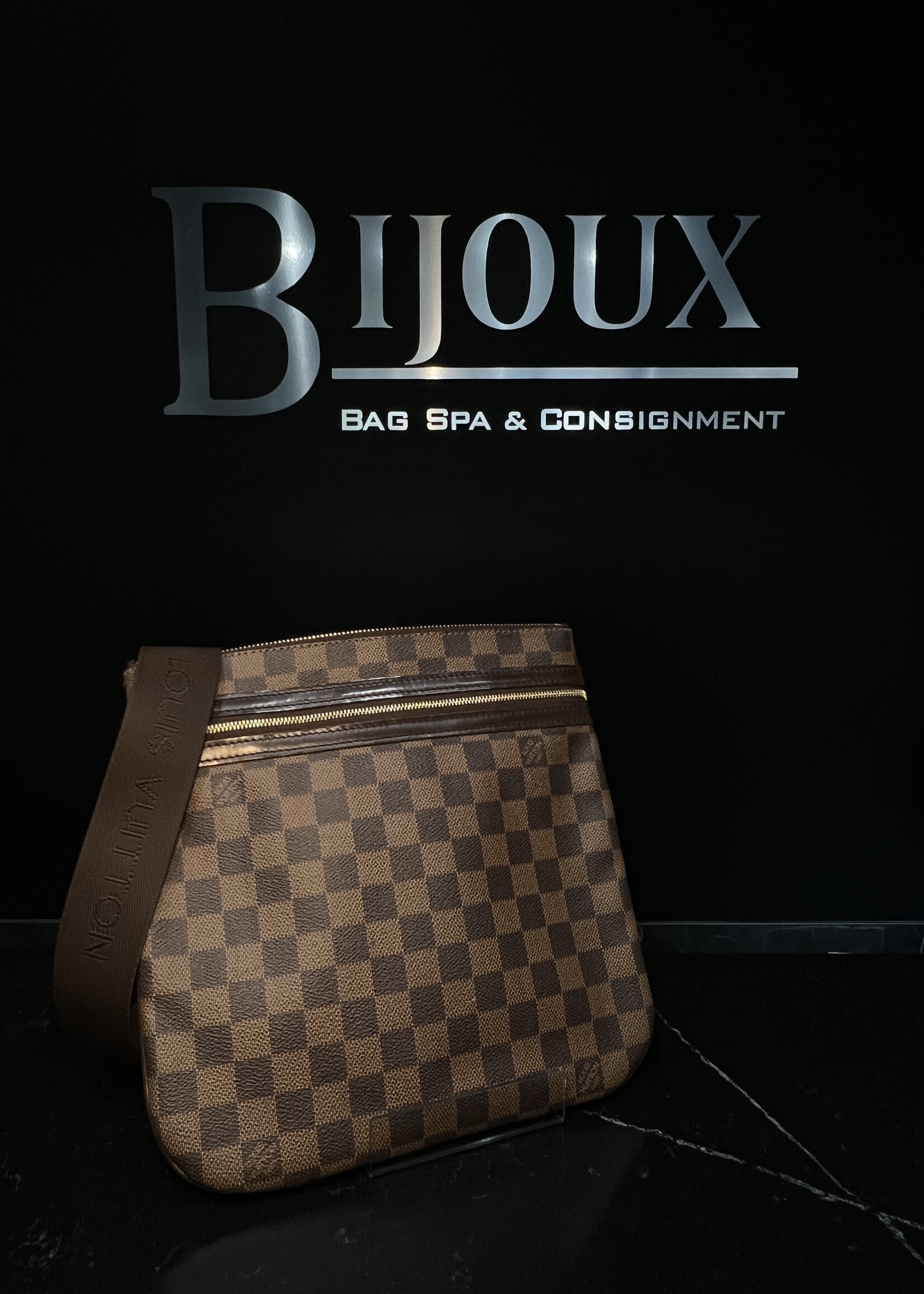 Louis Vuitton SOLD - Louis Vuitton Damier Ebene Messenger