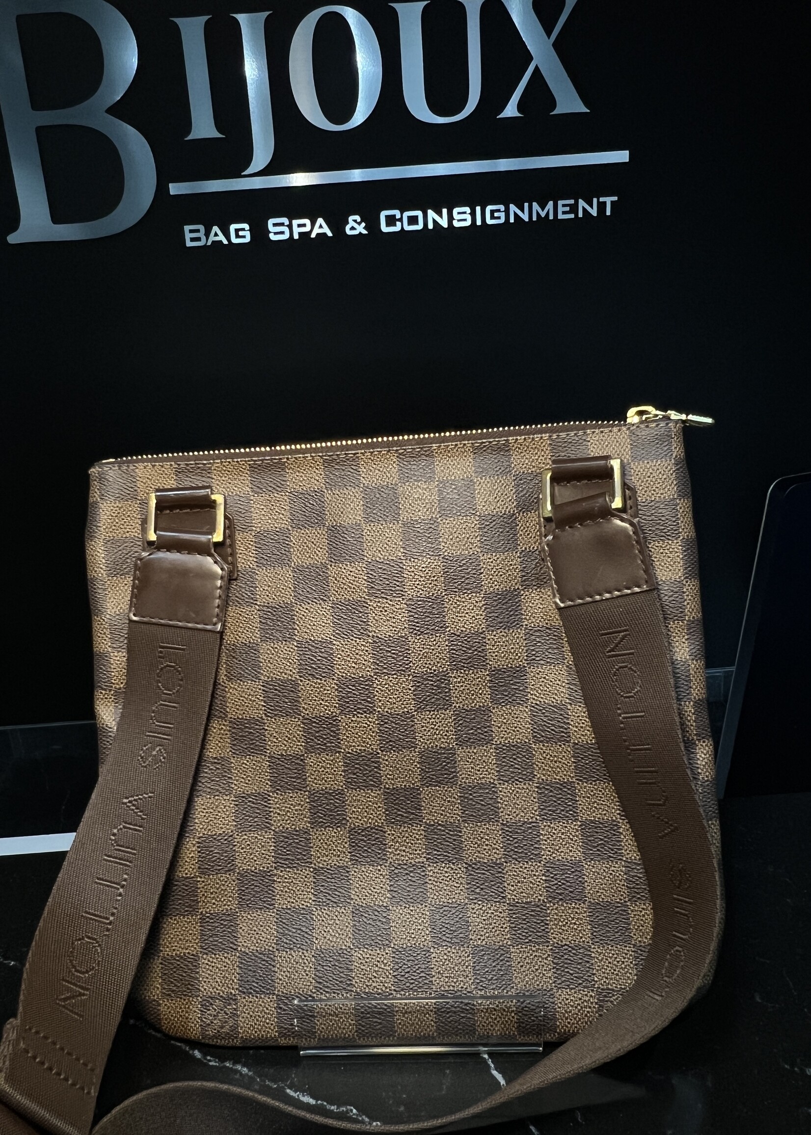 Louis Vuitton SOLD - Louis Vuitton Damier Ebene Messenger