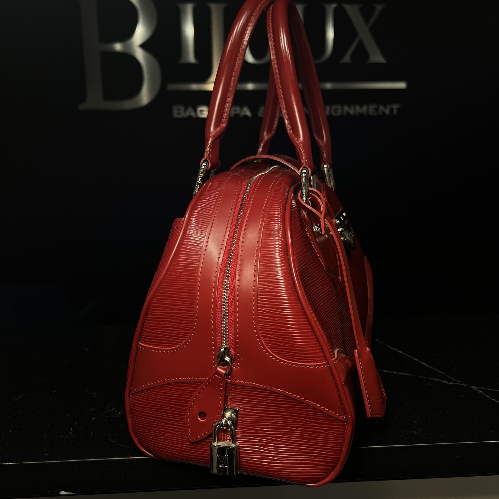 Louis Vuitton Louis Vuitton Montagine Epi Bowler