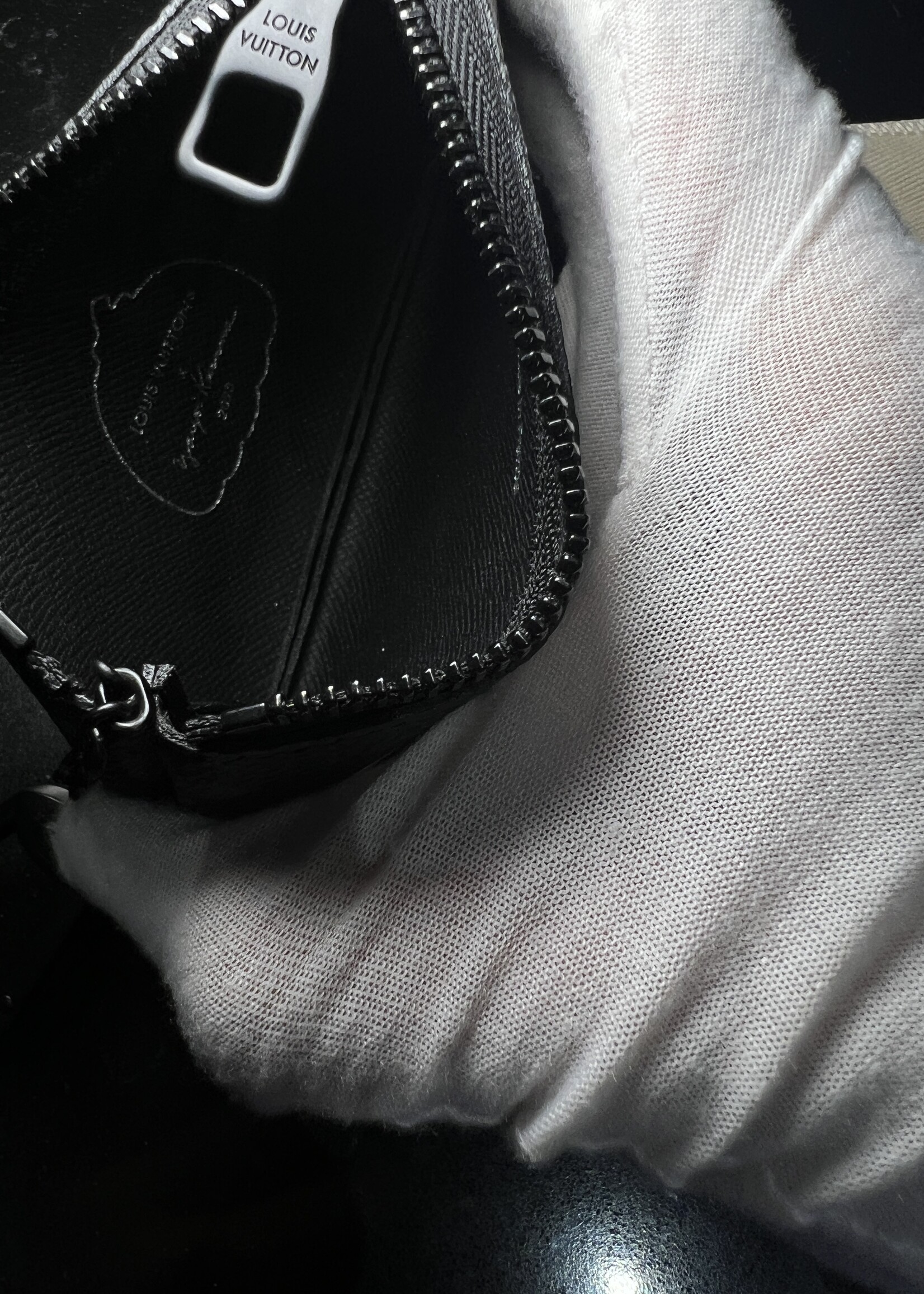 Louis Vuitton Louis Vuitton Eclipse Yagoi Kusama