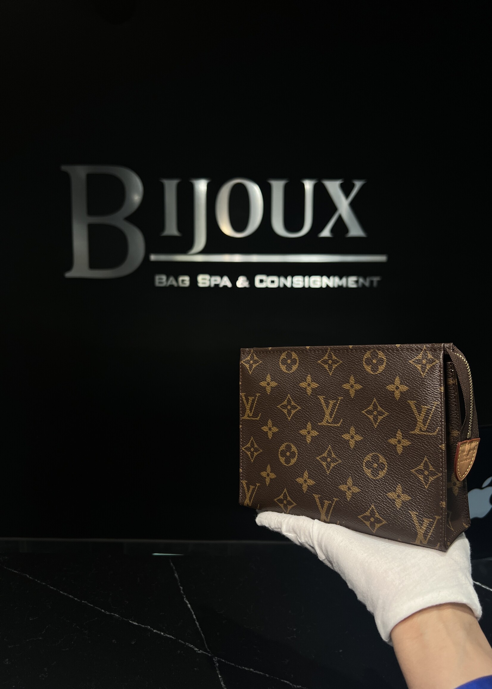 Louis Vuitton SOLD - Louis Vuitton Toiletry 19