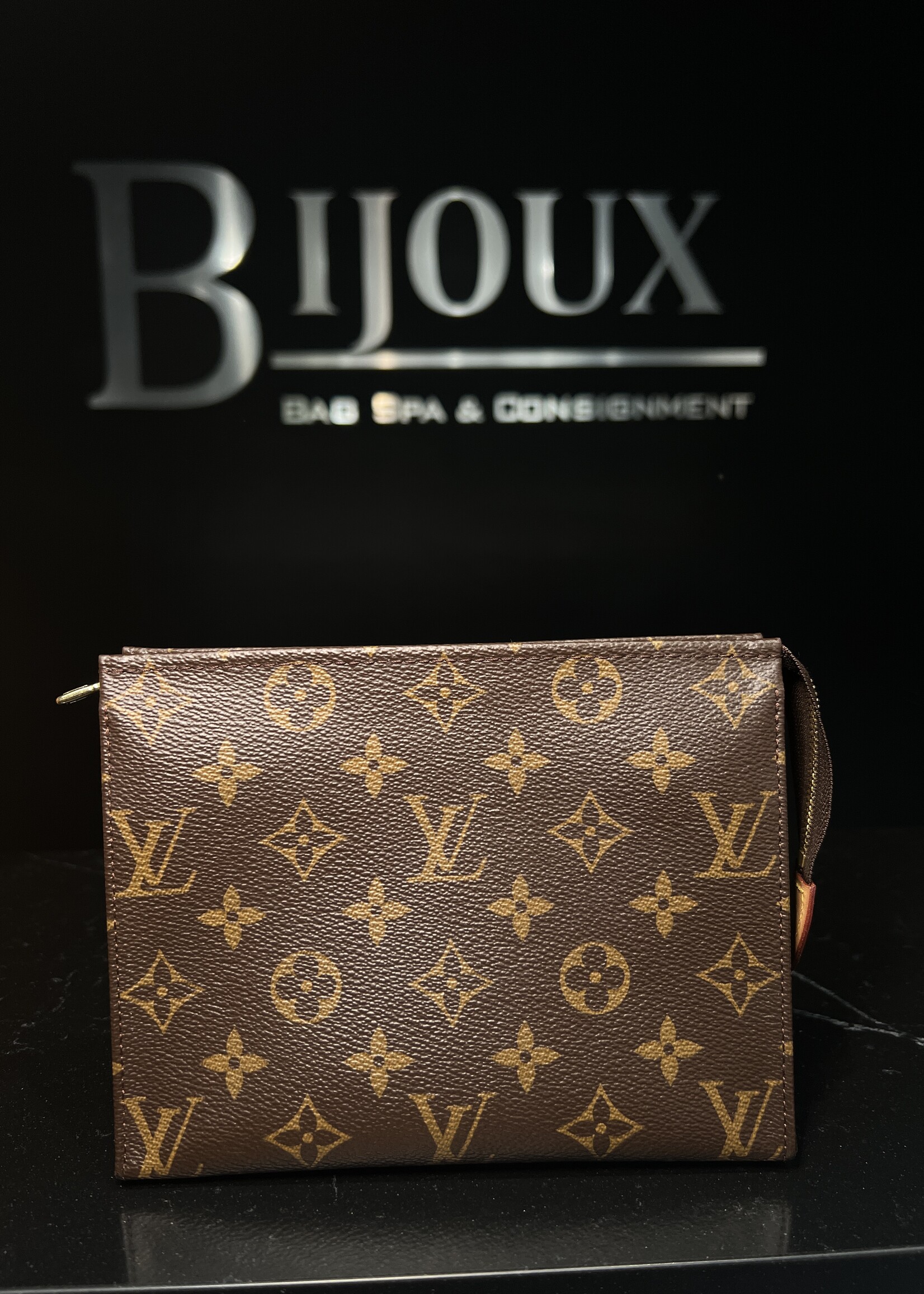 Louis Vuitton SOLD - Louis Vuitton Toiletry 19