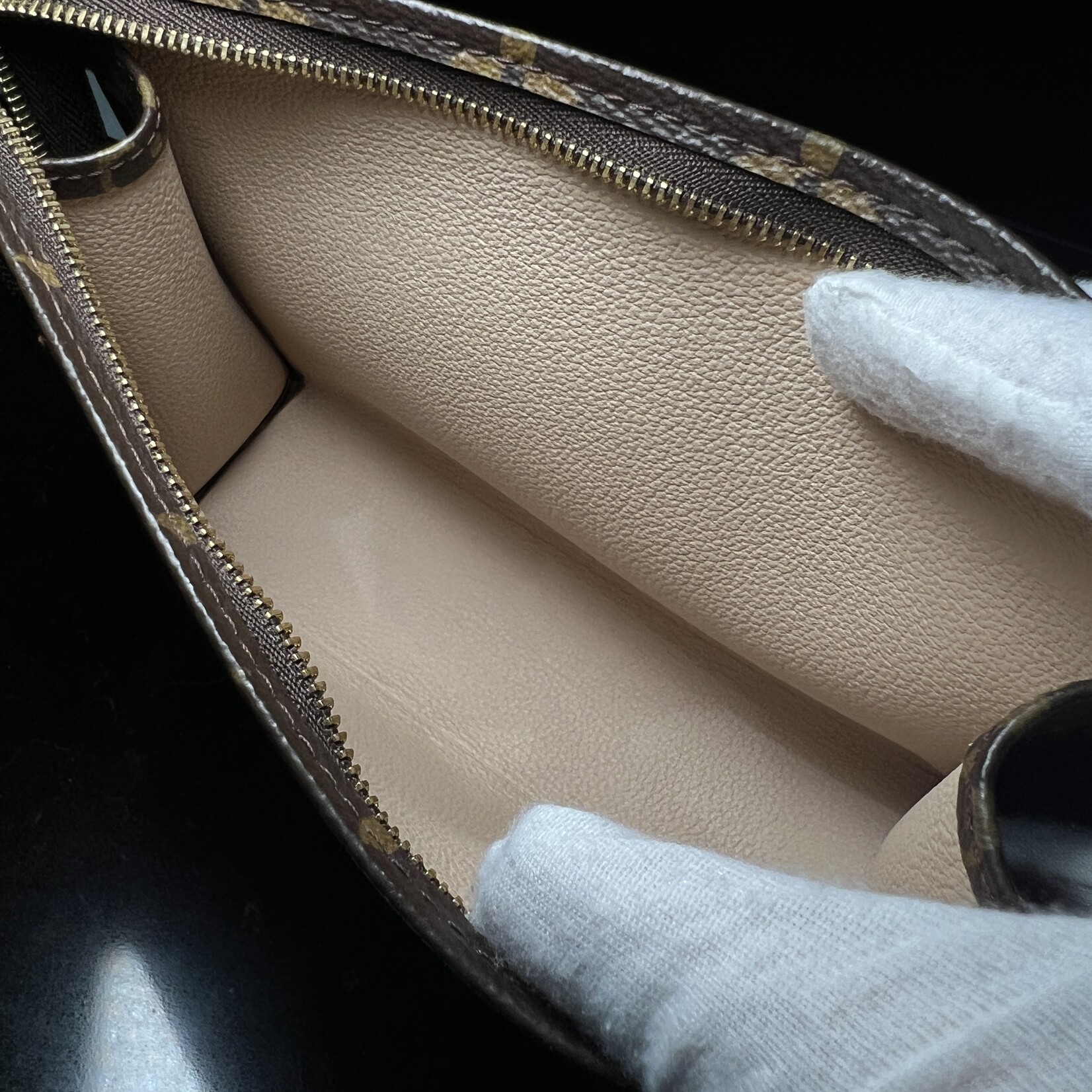 Louis Vuitton SOLD - Louis Vuitton Toiletry 19