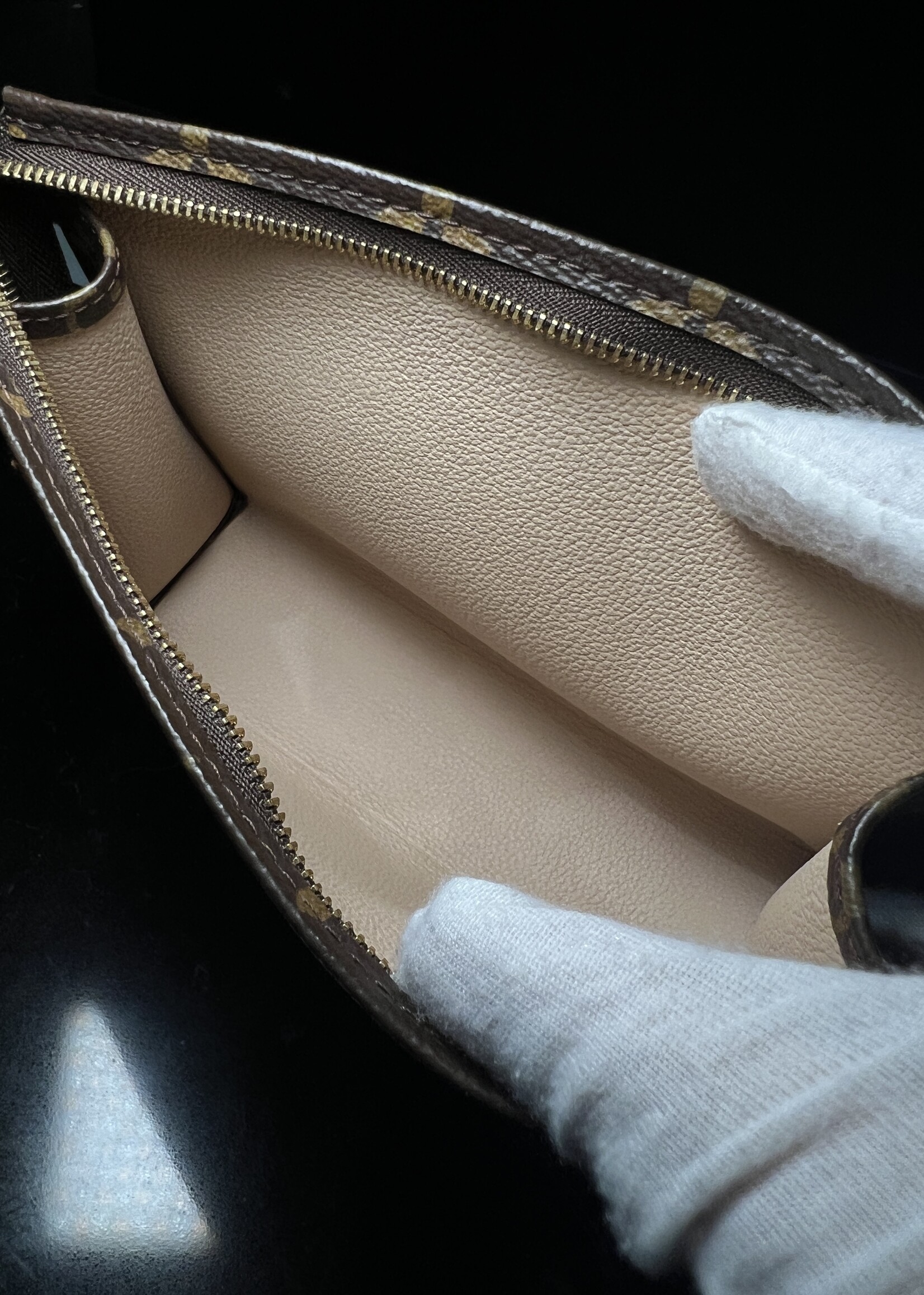 Louis Vuitton SOLD - Louis Vuitton Toiletry 19