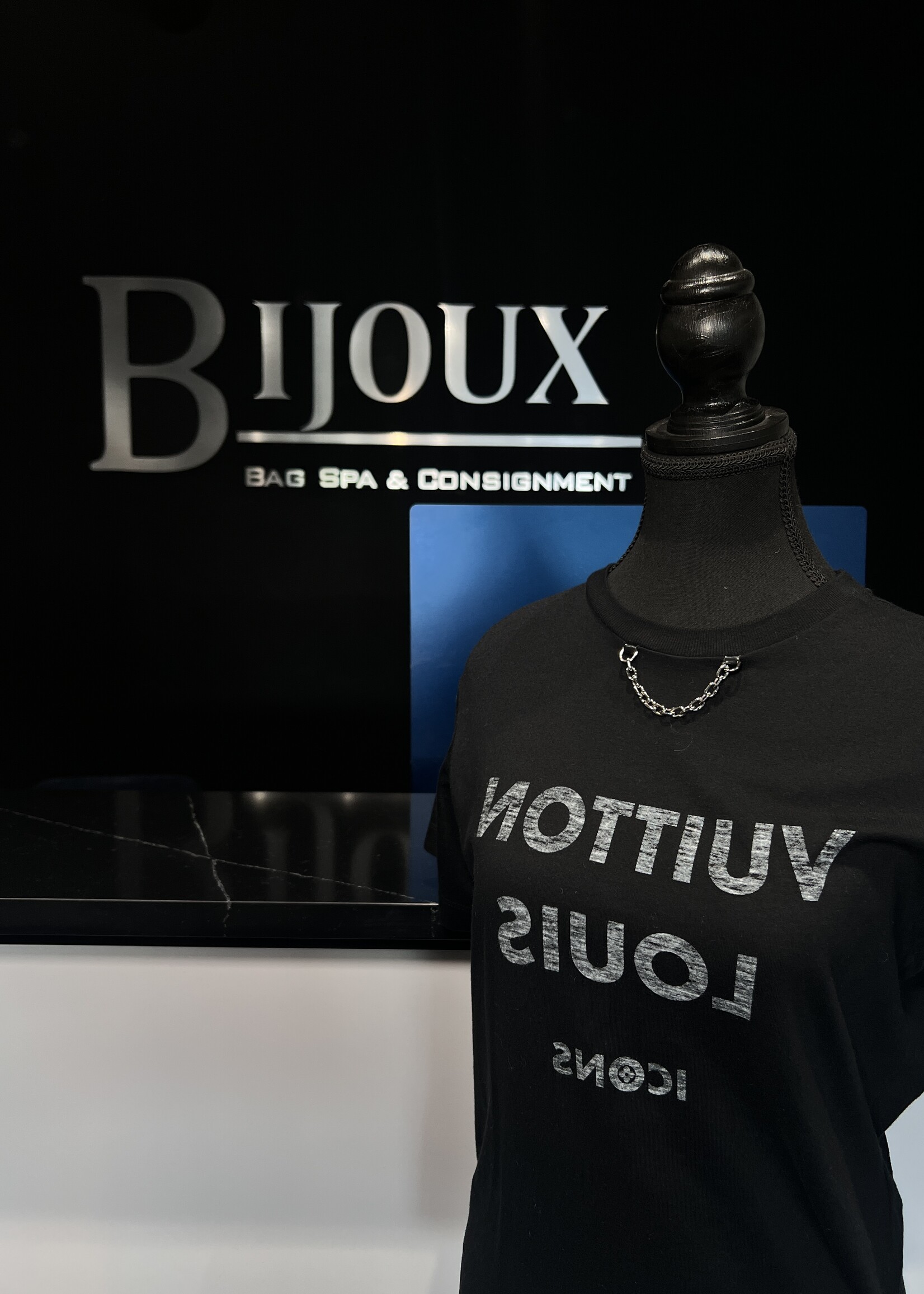 Louis Vuitton Louis Vuitton Print T-Shirt Chain Neck- XS