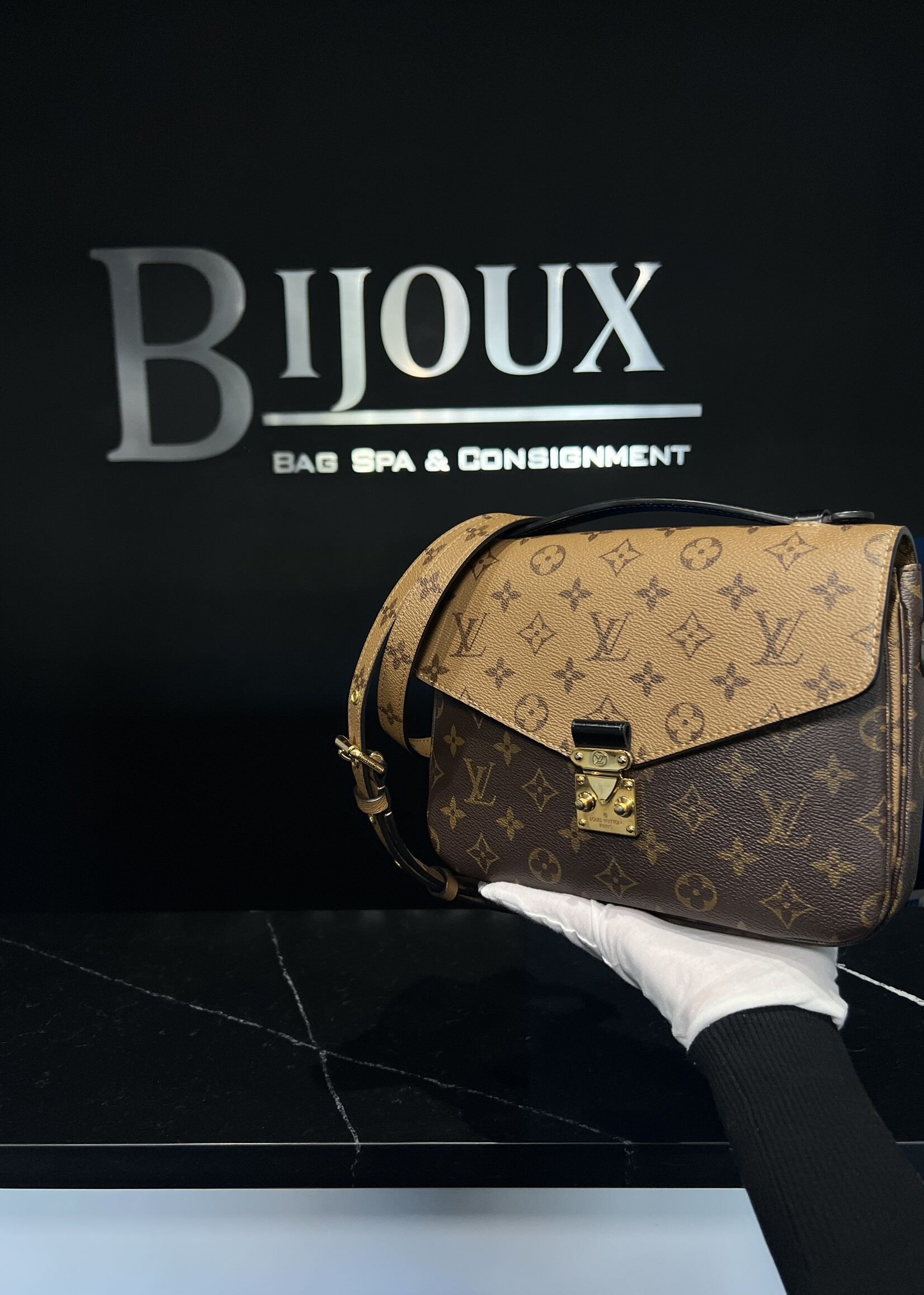 Louis Vuitton SOLD- Louis Vuitton Reverse Pochette Metis