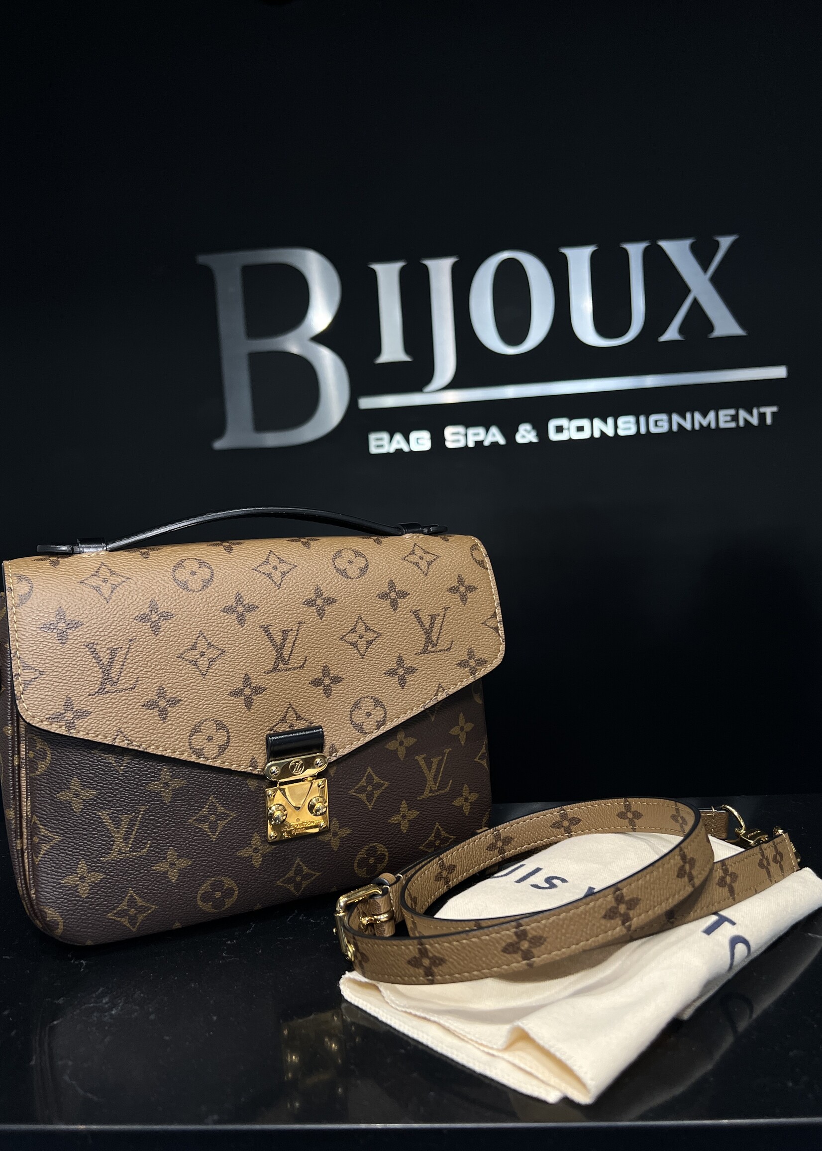 Louis Vuitton SOLD- Louis Vuitton Reverse Pochette Metis