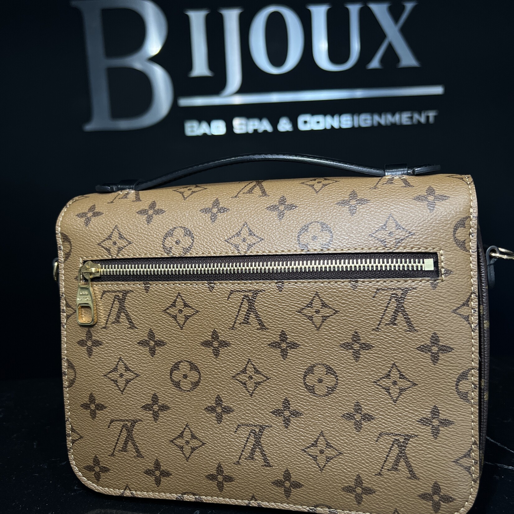 Louis Vuitton SOLD- Louis Vuitton Reverse Pochette Metis