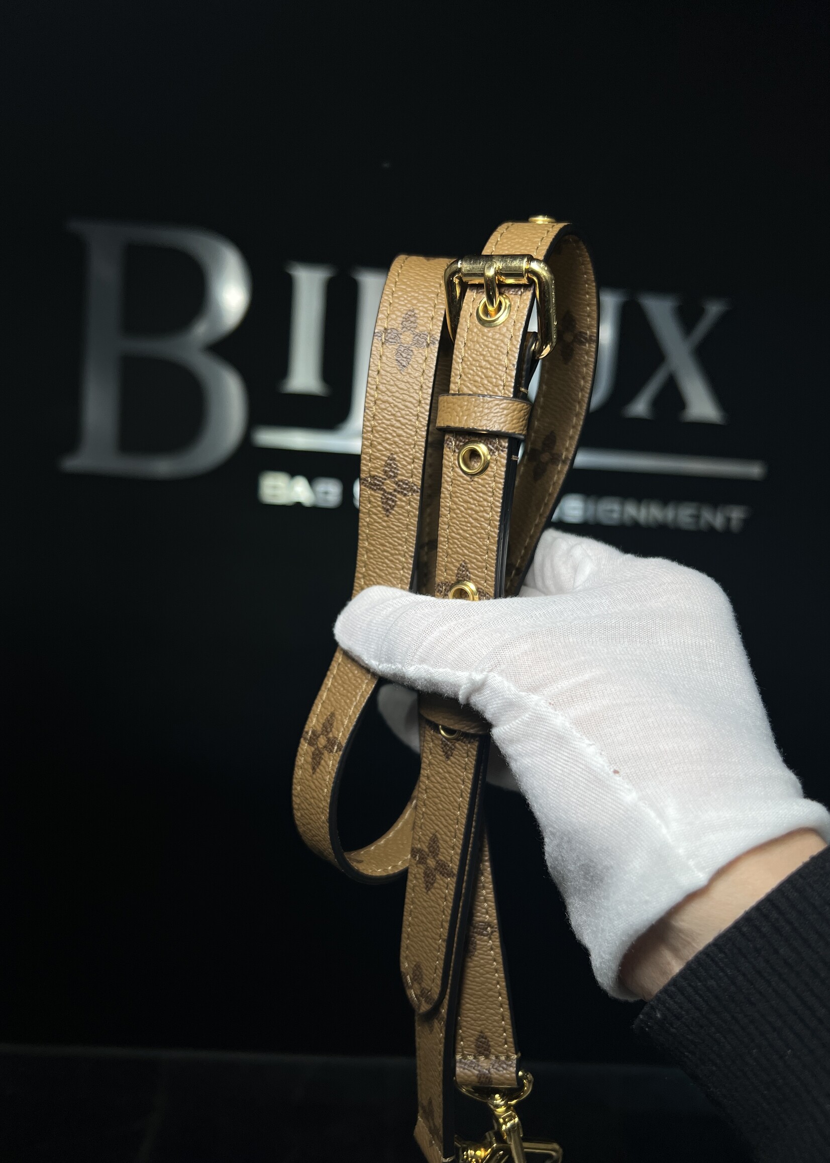 Louis Vuitton SOLD- Louis Vuitton Reverse Pochette Metis