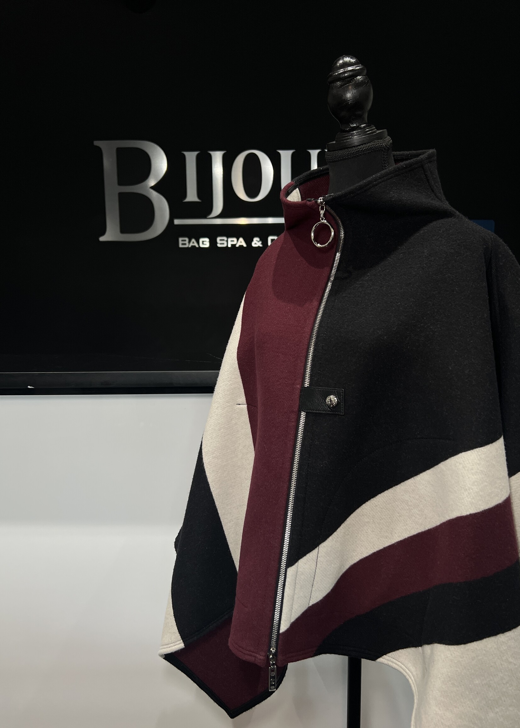 Louis Vuitton Louis Vuitton Wool Cape