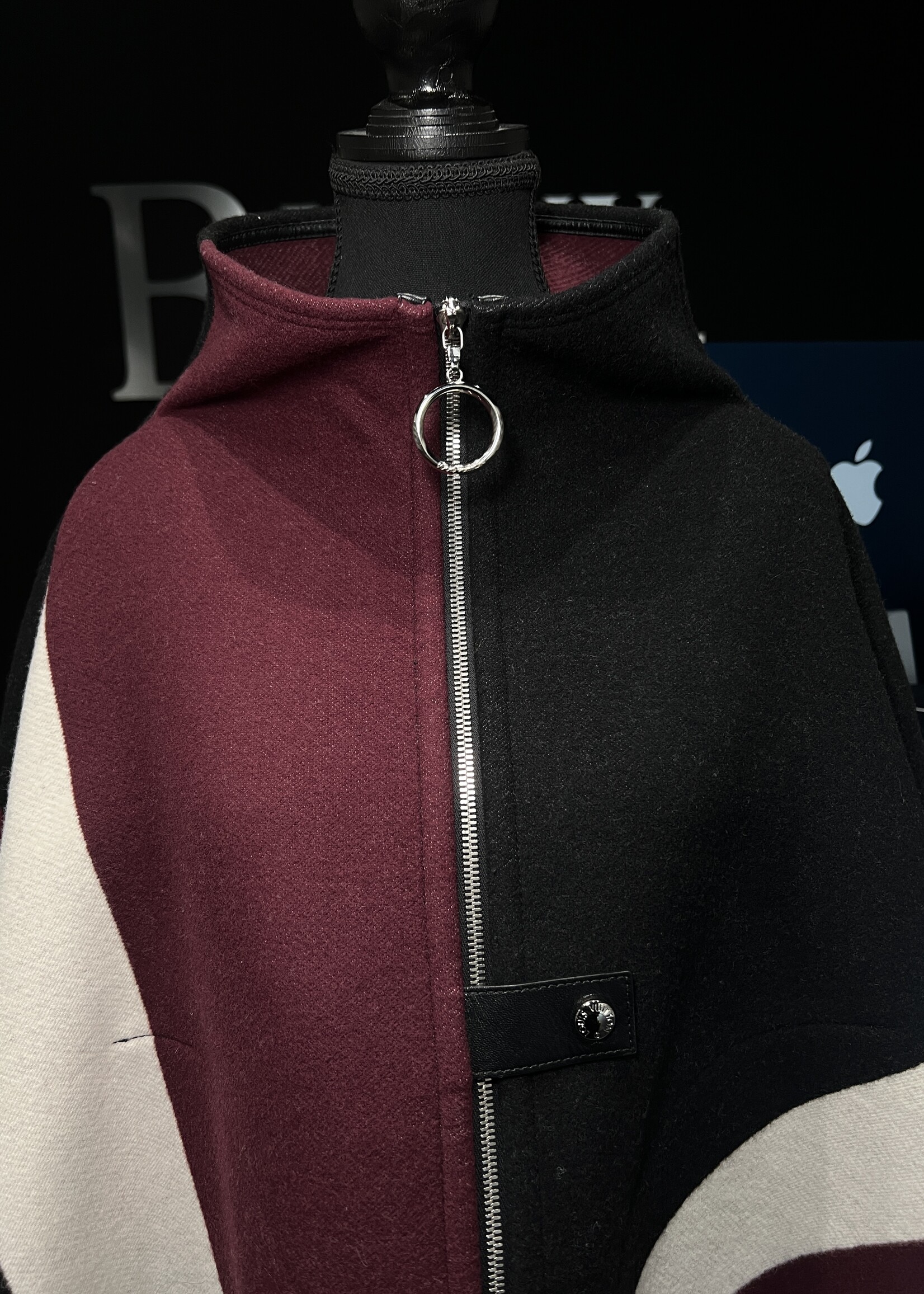 Louis Vuitton Louis Vuitton Wool Cape