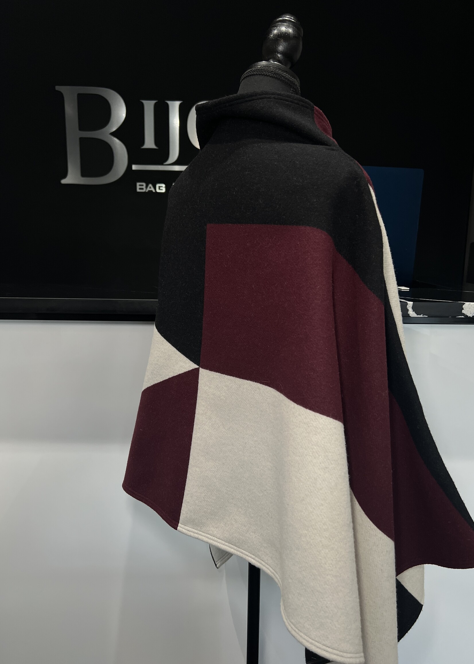 Louis Vuitton Louis Vuitton Wool Cape