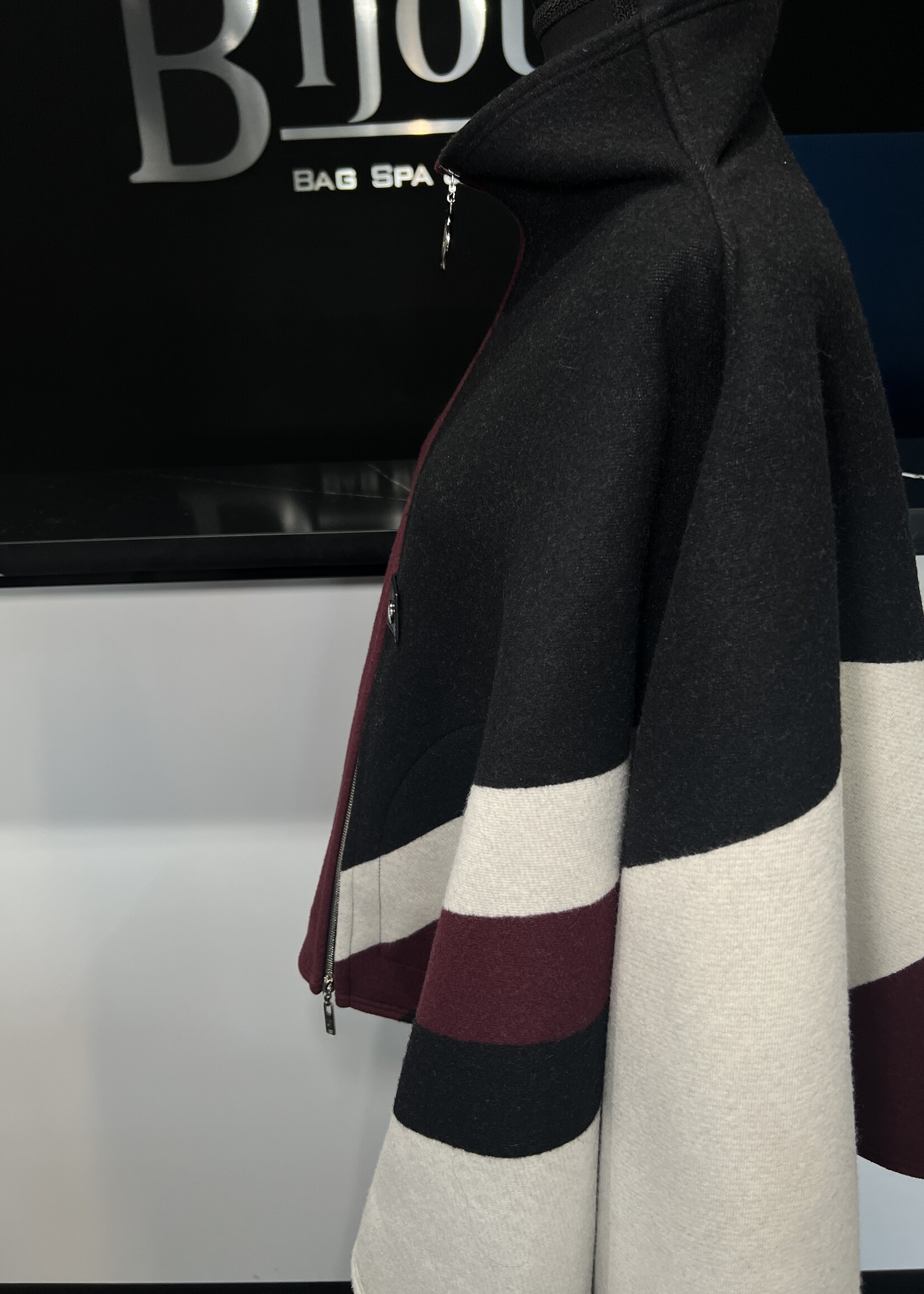 Louis Vuitton Louis Vuitton Wool Cape