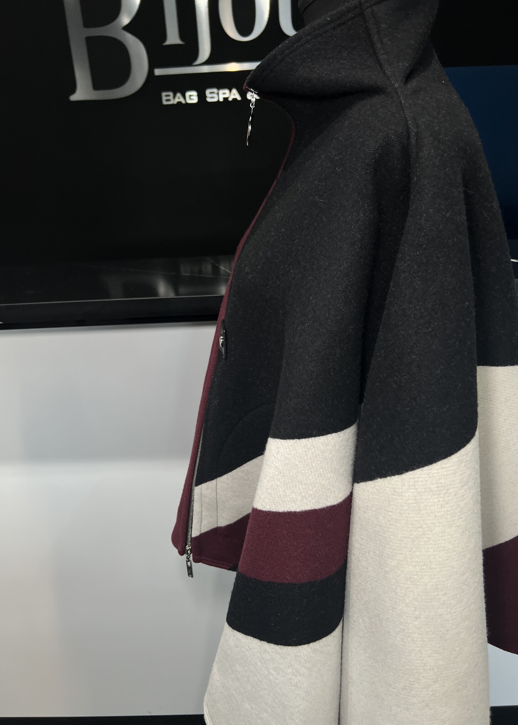 Louis Vuitton Louis Vuitton Wool Cape