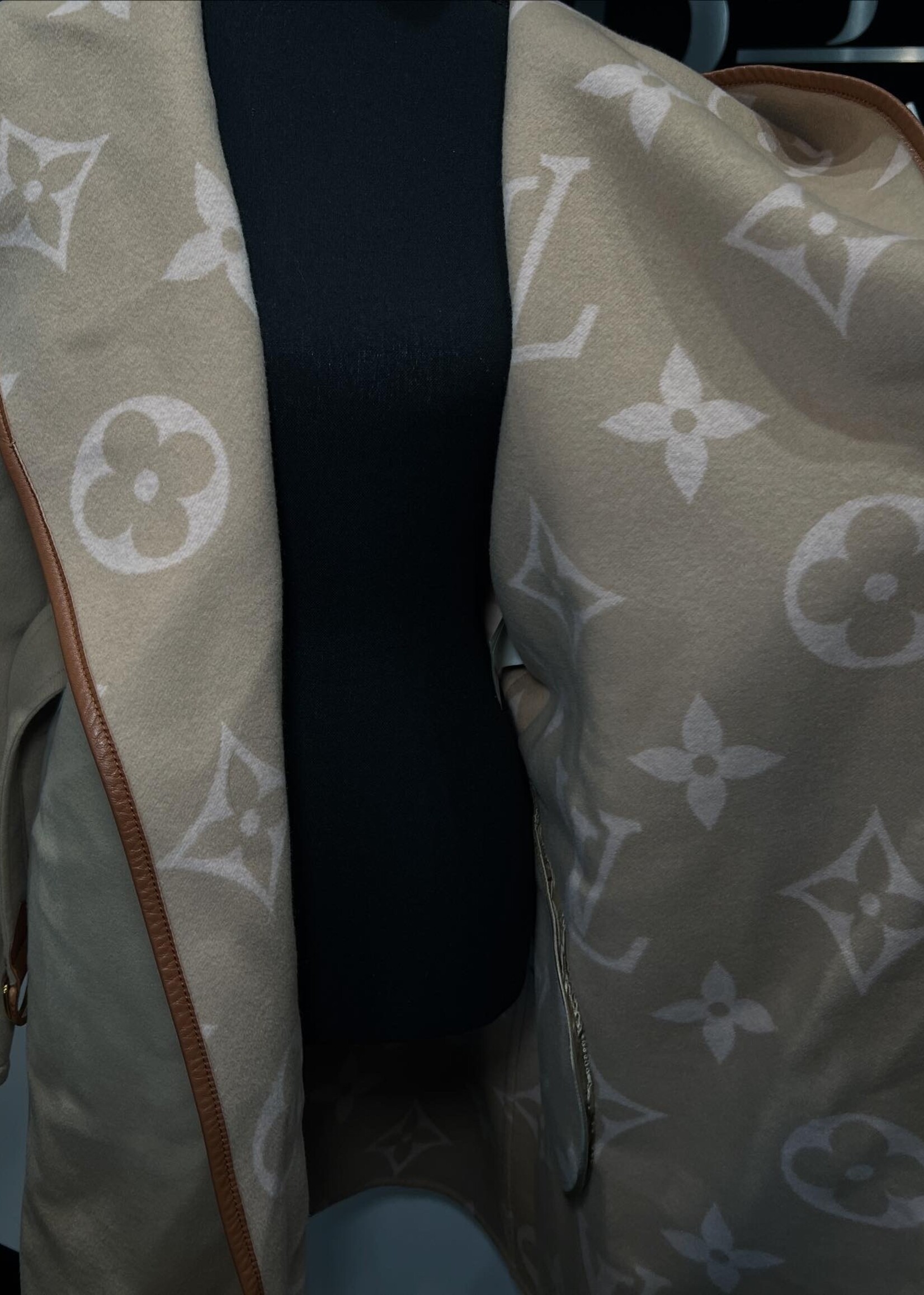 Louis Vuitton Louis Vuitton 2022 Wrap Monogram Coat