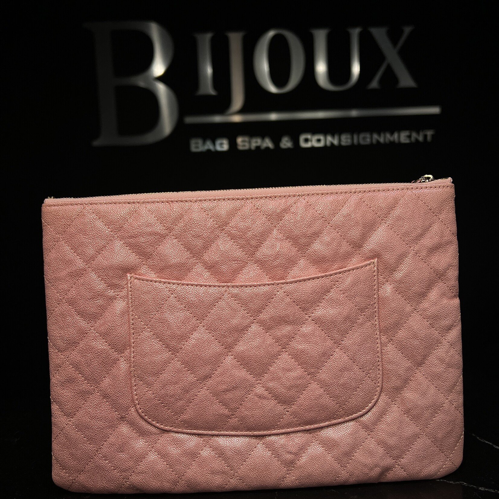 Chanel Chanel Iridescent 19S Pearl Clutch