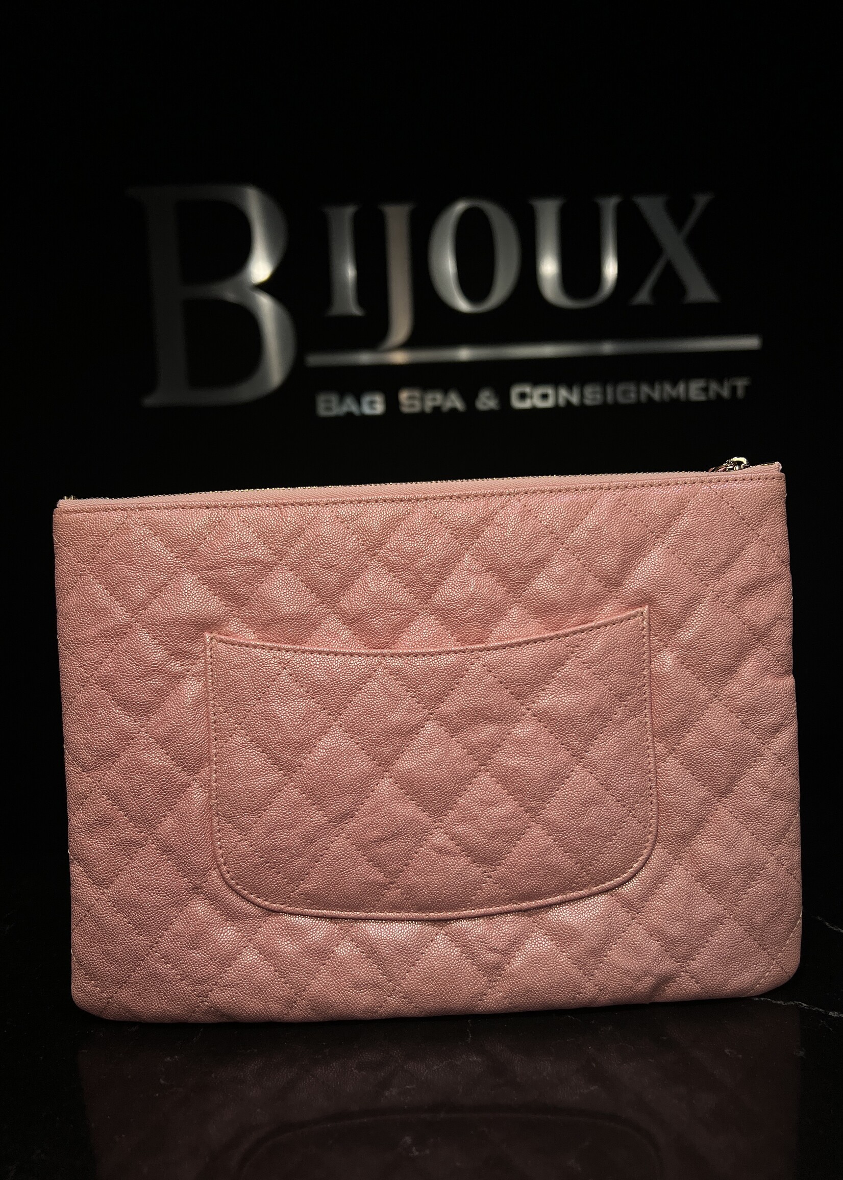 Chanel Chanel Iridescent 19S Pearl Clutch