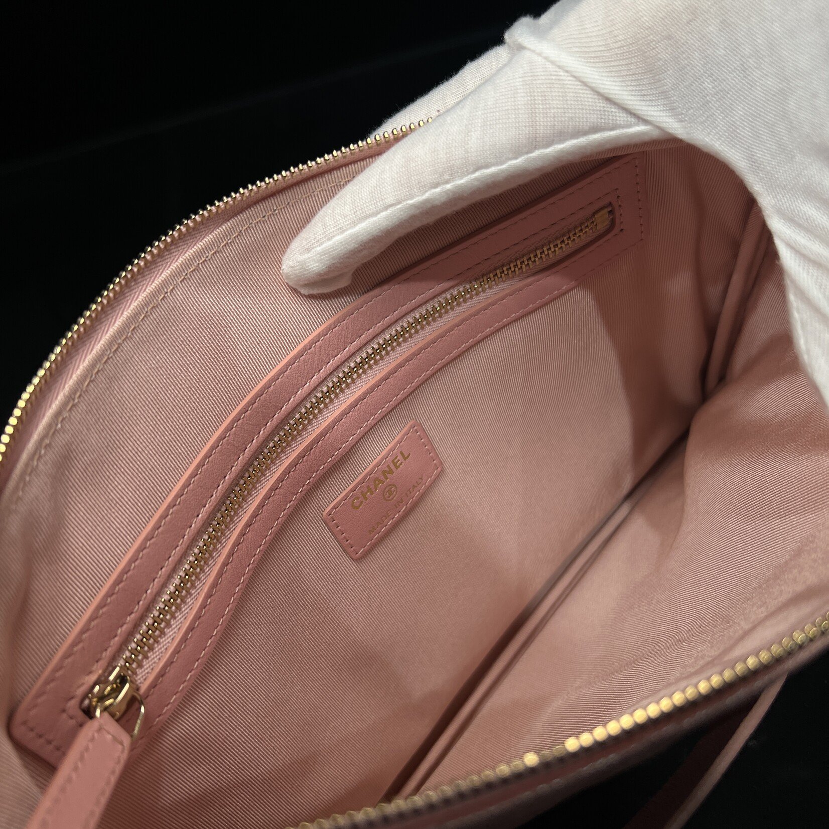 Chanel Chanel Iridescent 19S Pearl Clutch