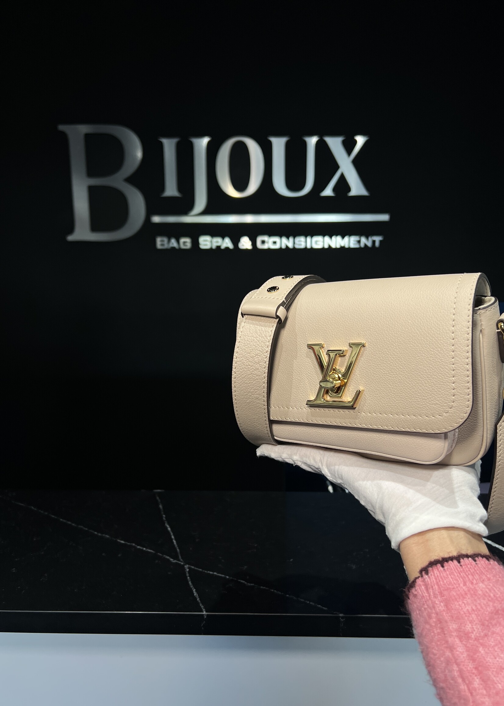 Louis Vuitton Louis Vuitton Tender Lock Me