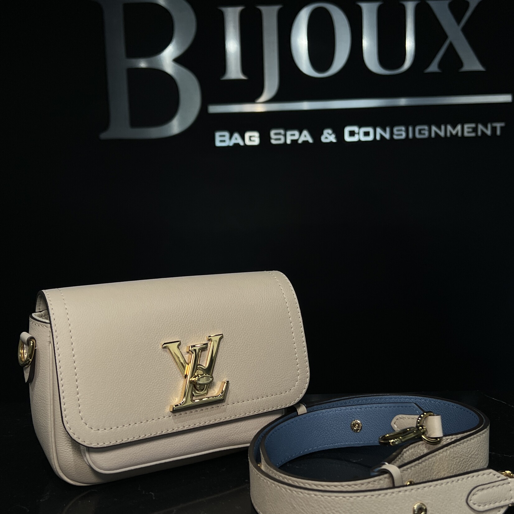 Louis Vuitton Louis Vuitton Tender Lock Me