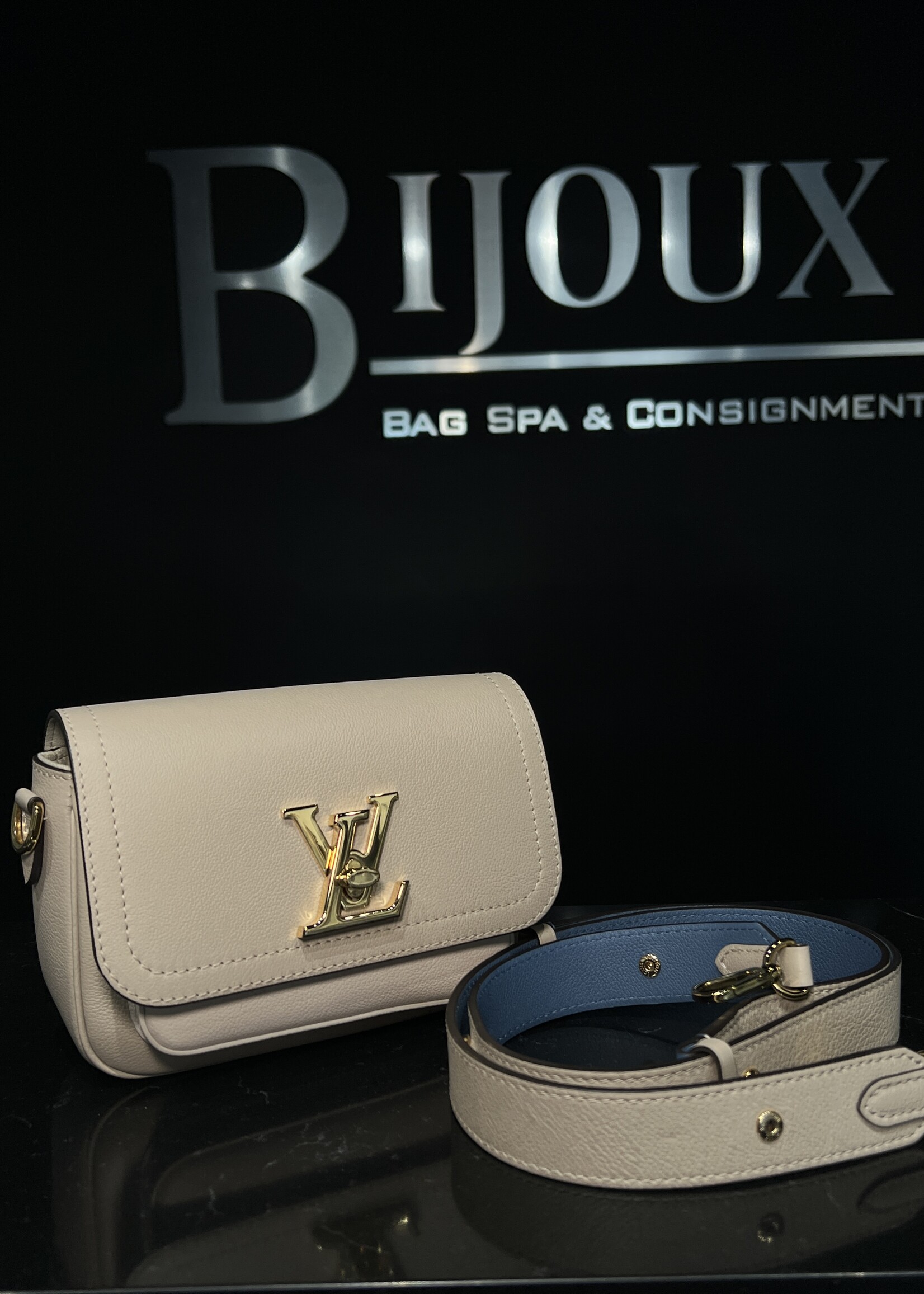 Louis Vuitton Louis Vuitton Tender Lock Me