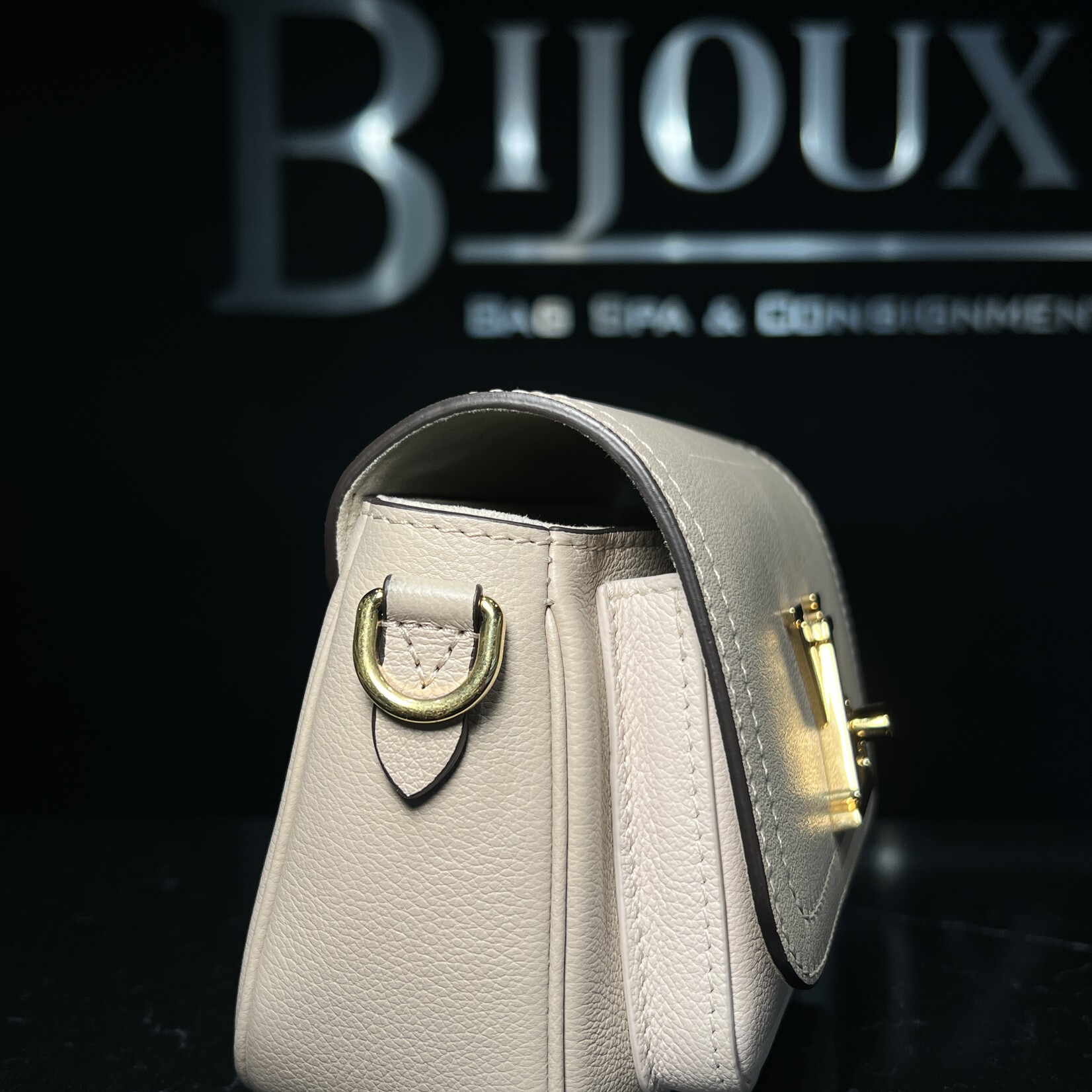 Louis Vuitton Louis Vuitton Tender Lock Me