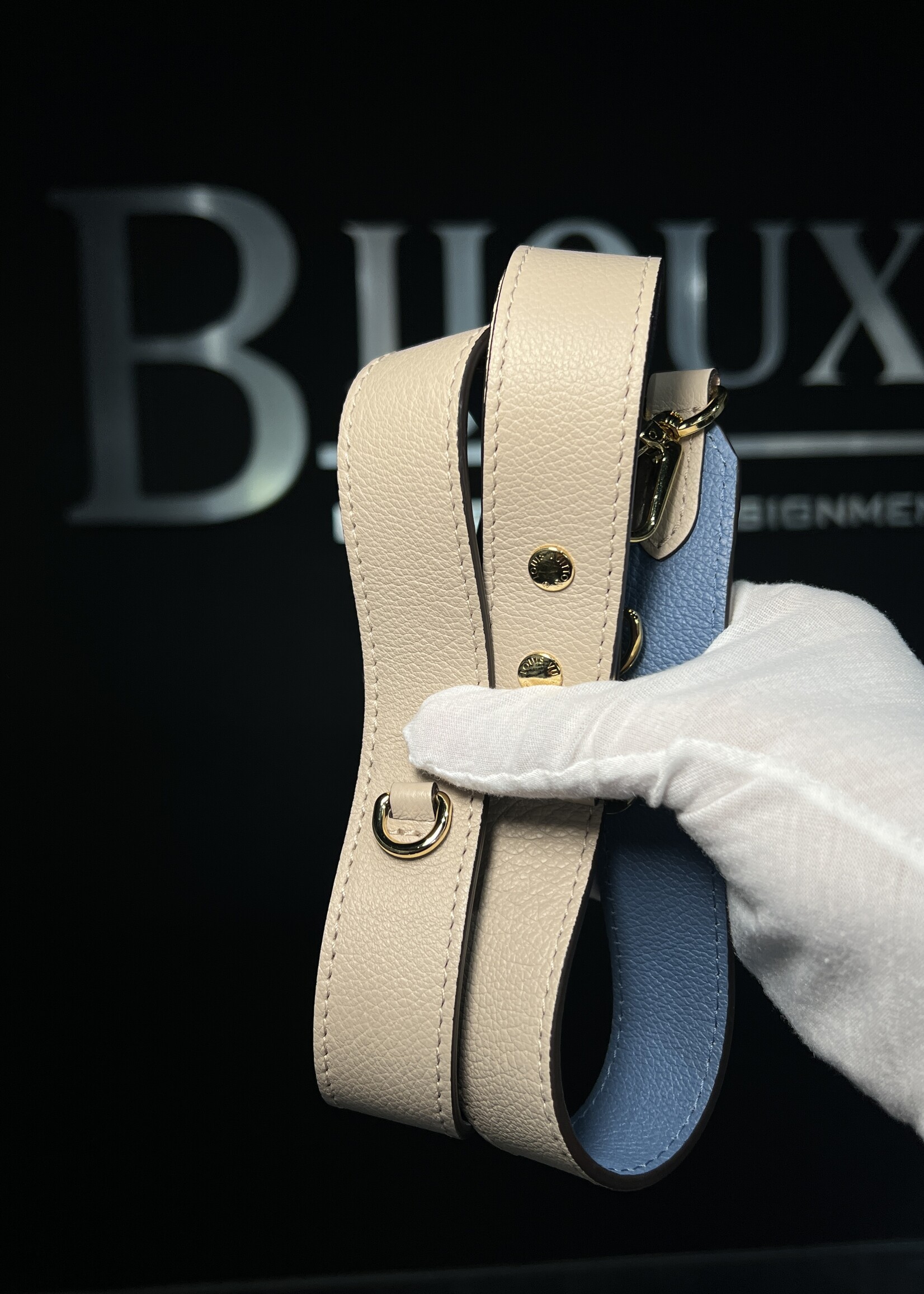 Louis Vuitton Louis Vuitton Tender Lock Me