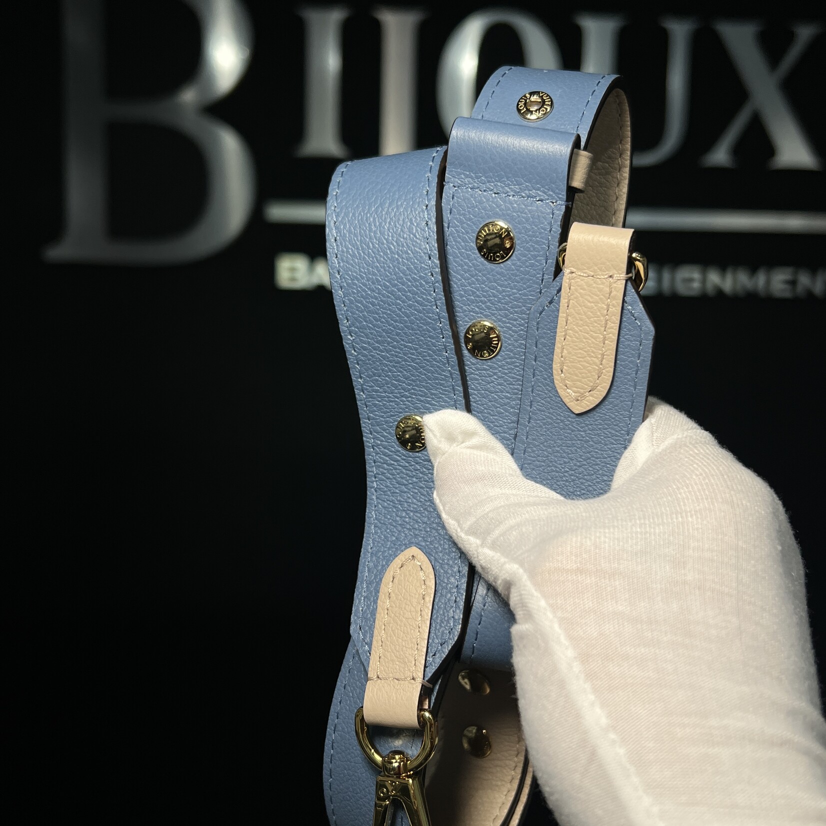 Louis Vuitton Louis Vuitton Tender Lock Me