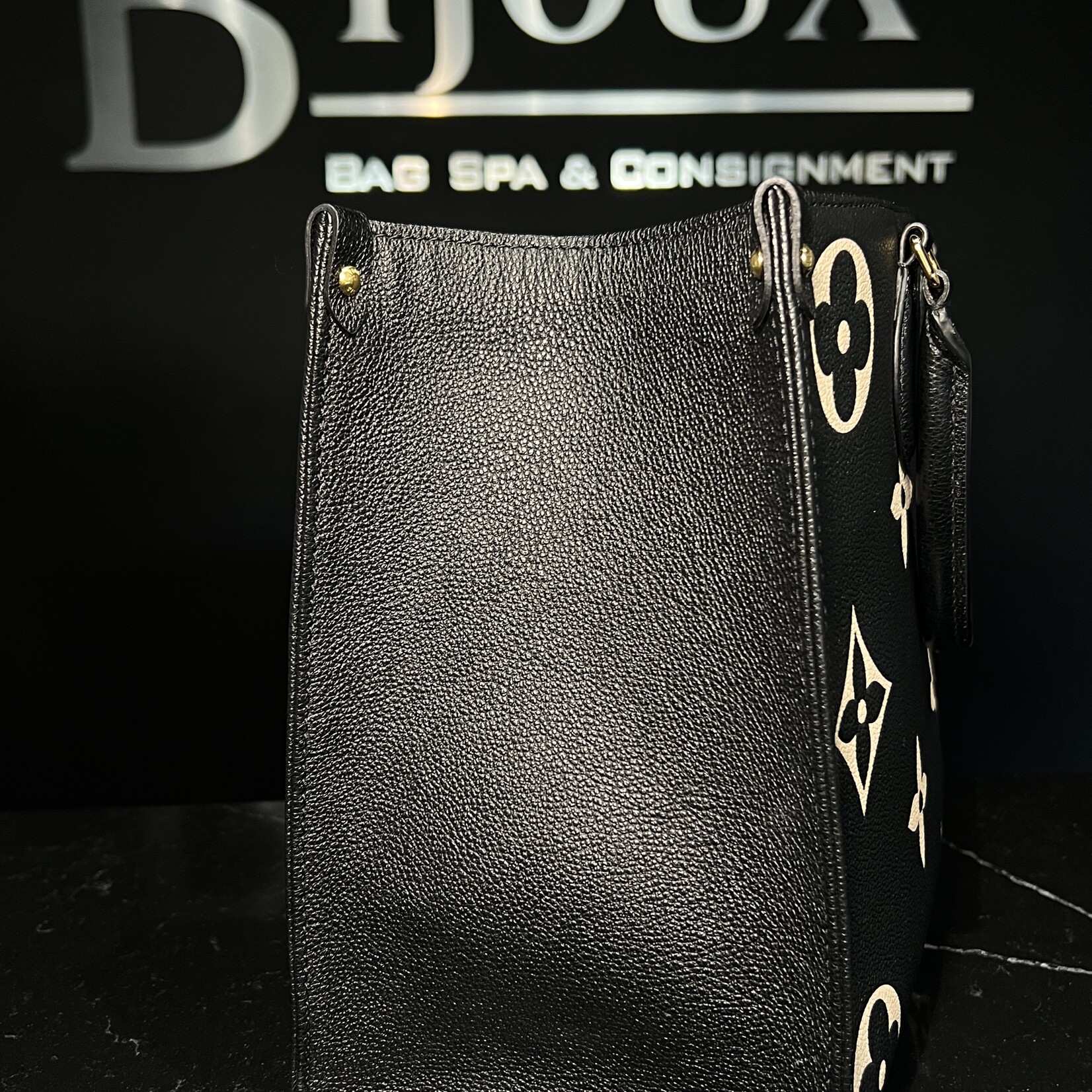 Louis Vuitton Louis Vuitton On The Go MM Bicolor