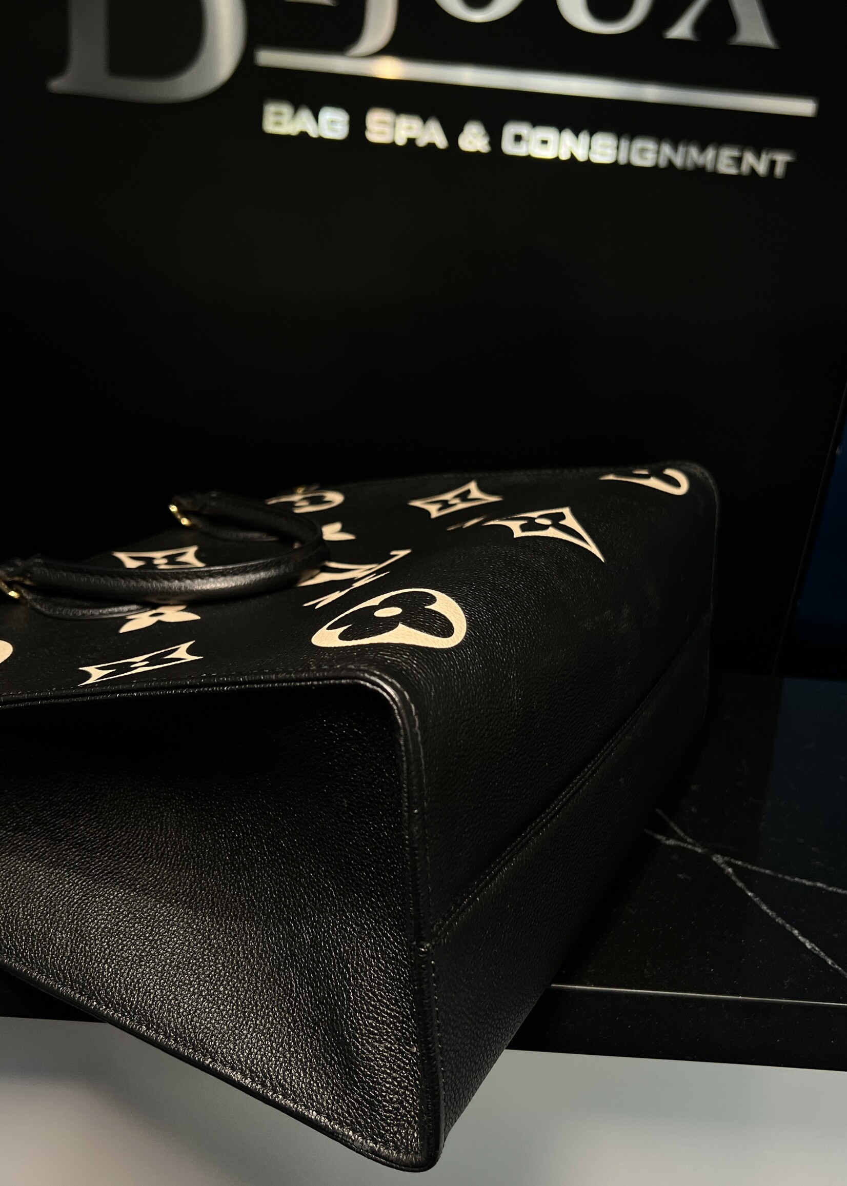 Louis Vuitton Louis Vuitton On The Go MM Bicolor