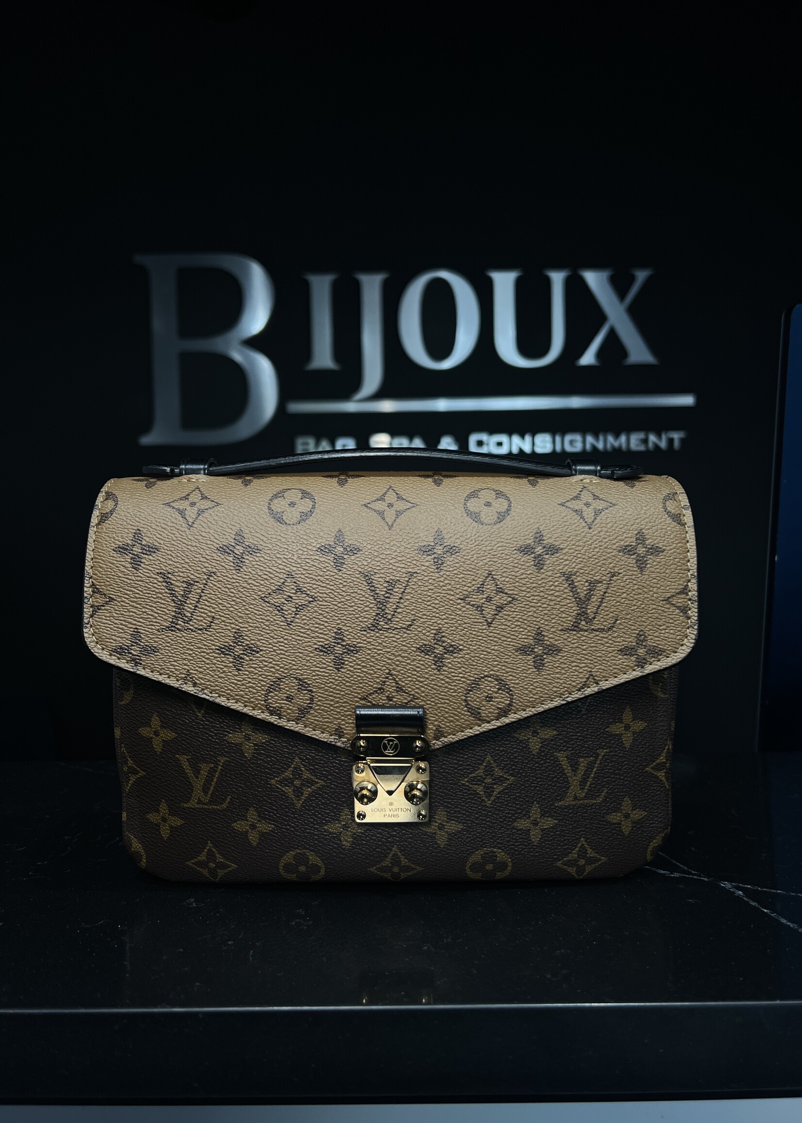 Louis Vuitton SOLD - Pochette Métis Reverse