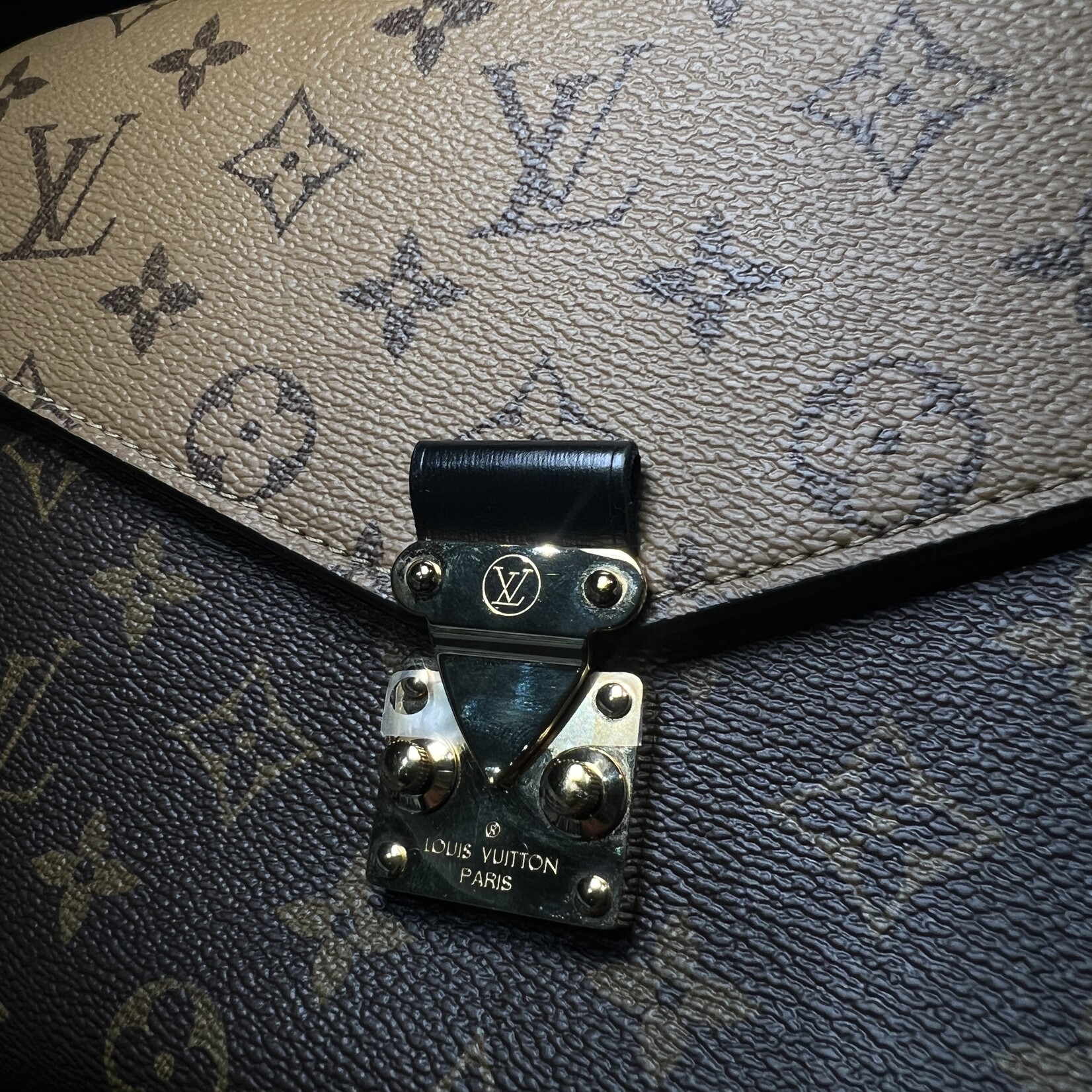 Louis Vuitton Pochette Métis Reverse