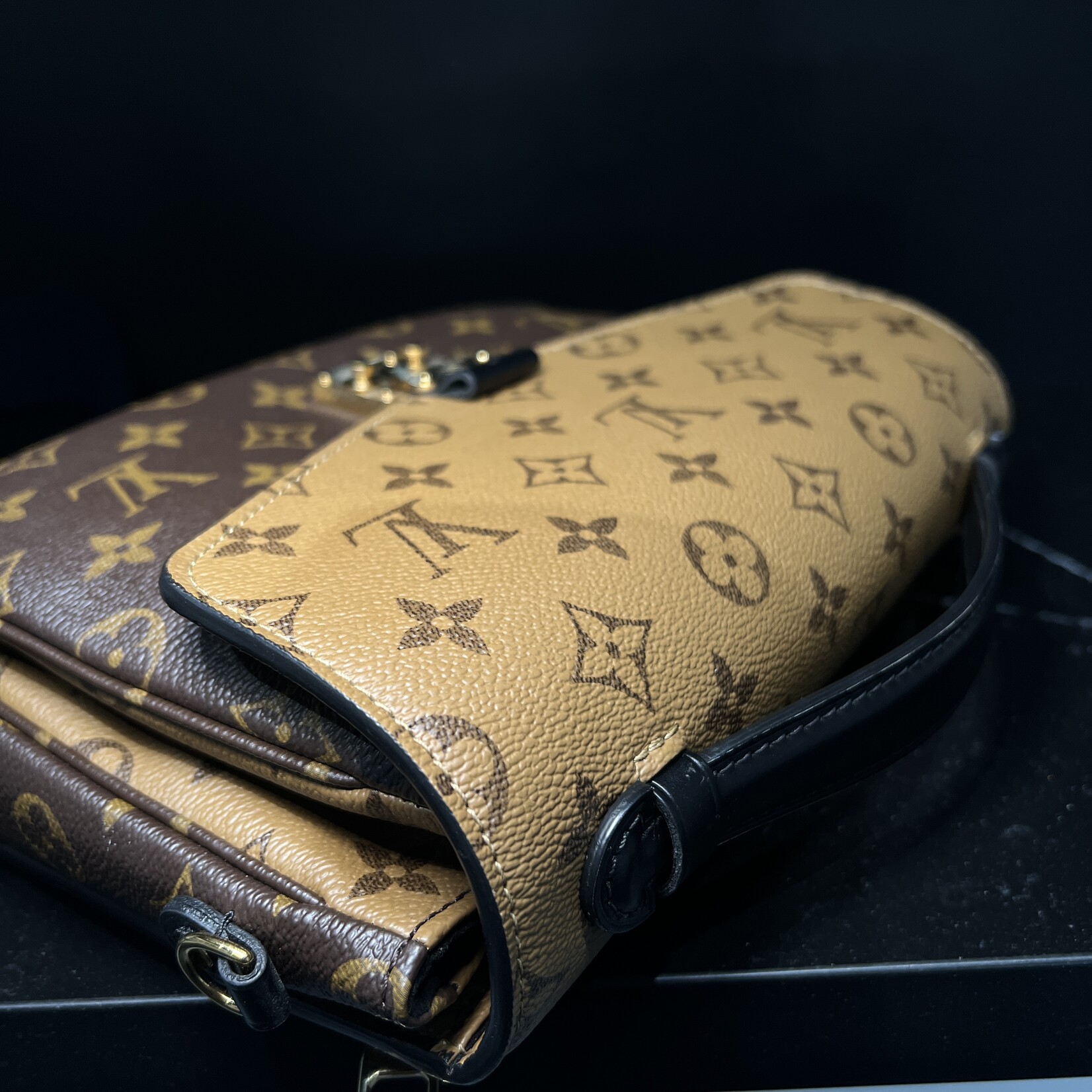 Louis Vuitton Pochette Métis Reverse