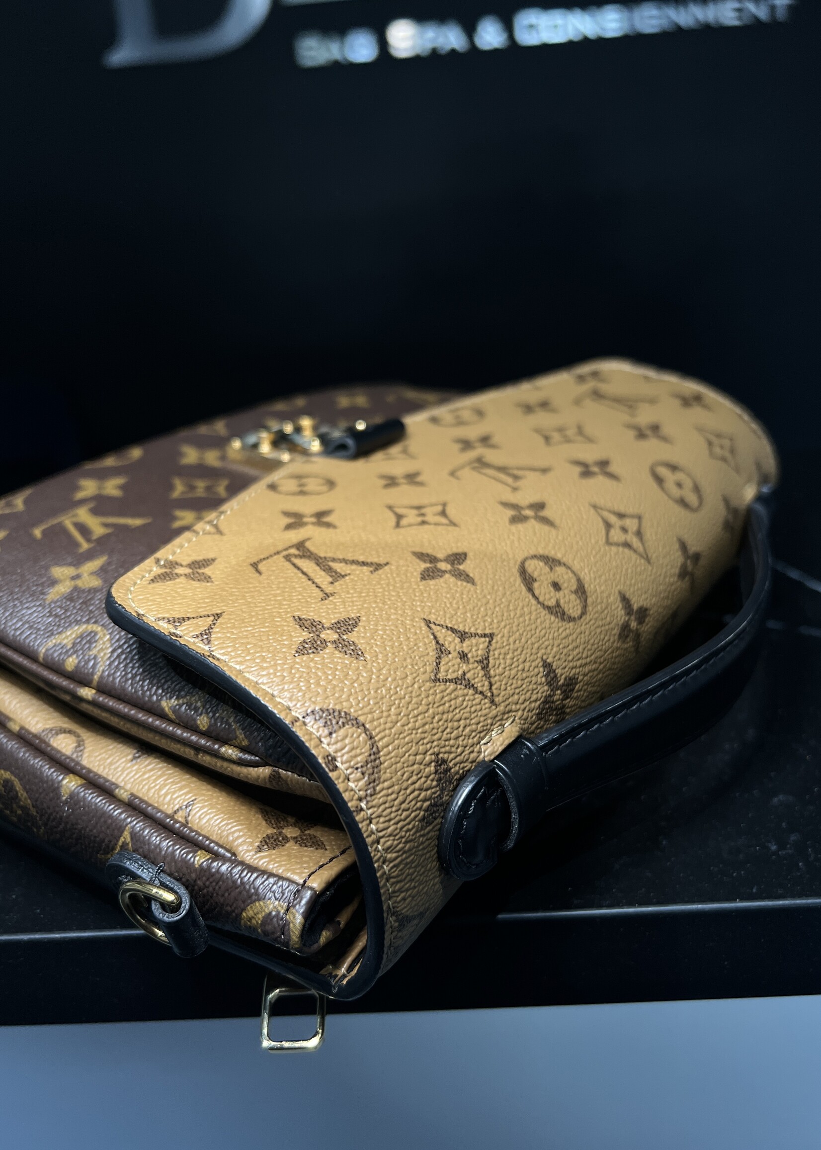 Louis Vuitton SOLD - Pochette Métis Reverse