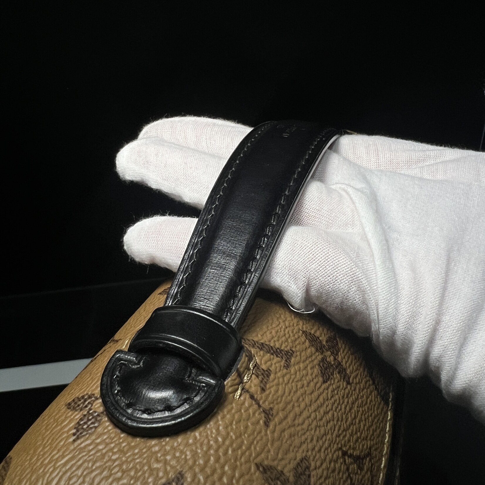 Louis Vuitton Pochette Métis Reverse