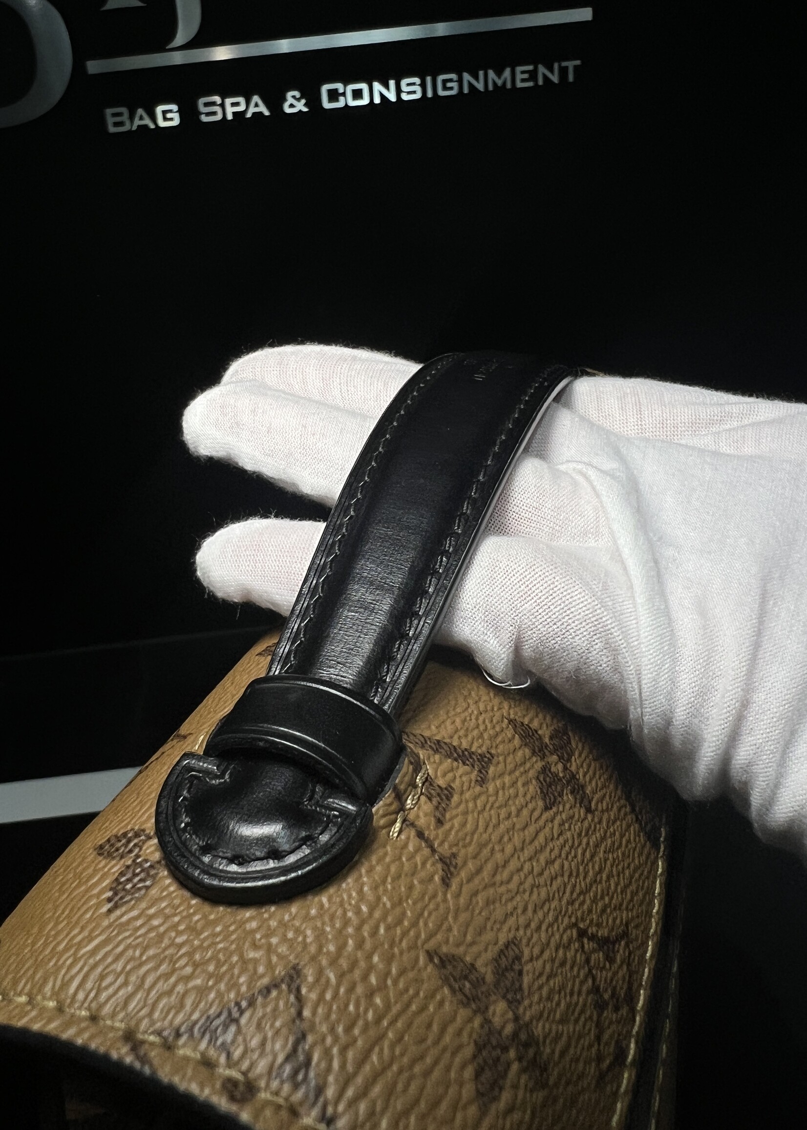 Louis Vuitton Pochette Métis Reverse