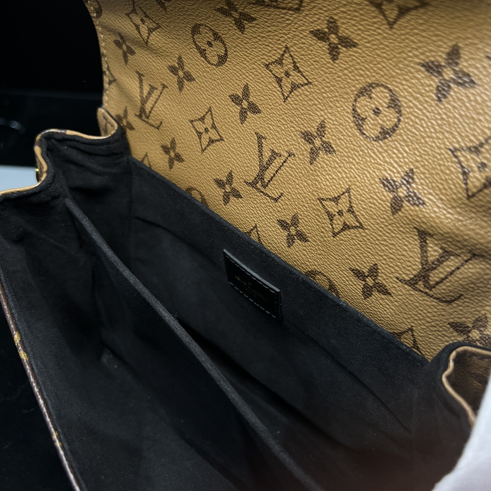 Louis Vuitton Pochette Métis Reverse