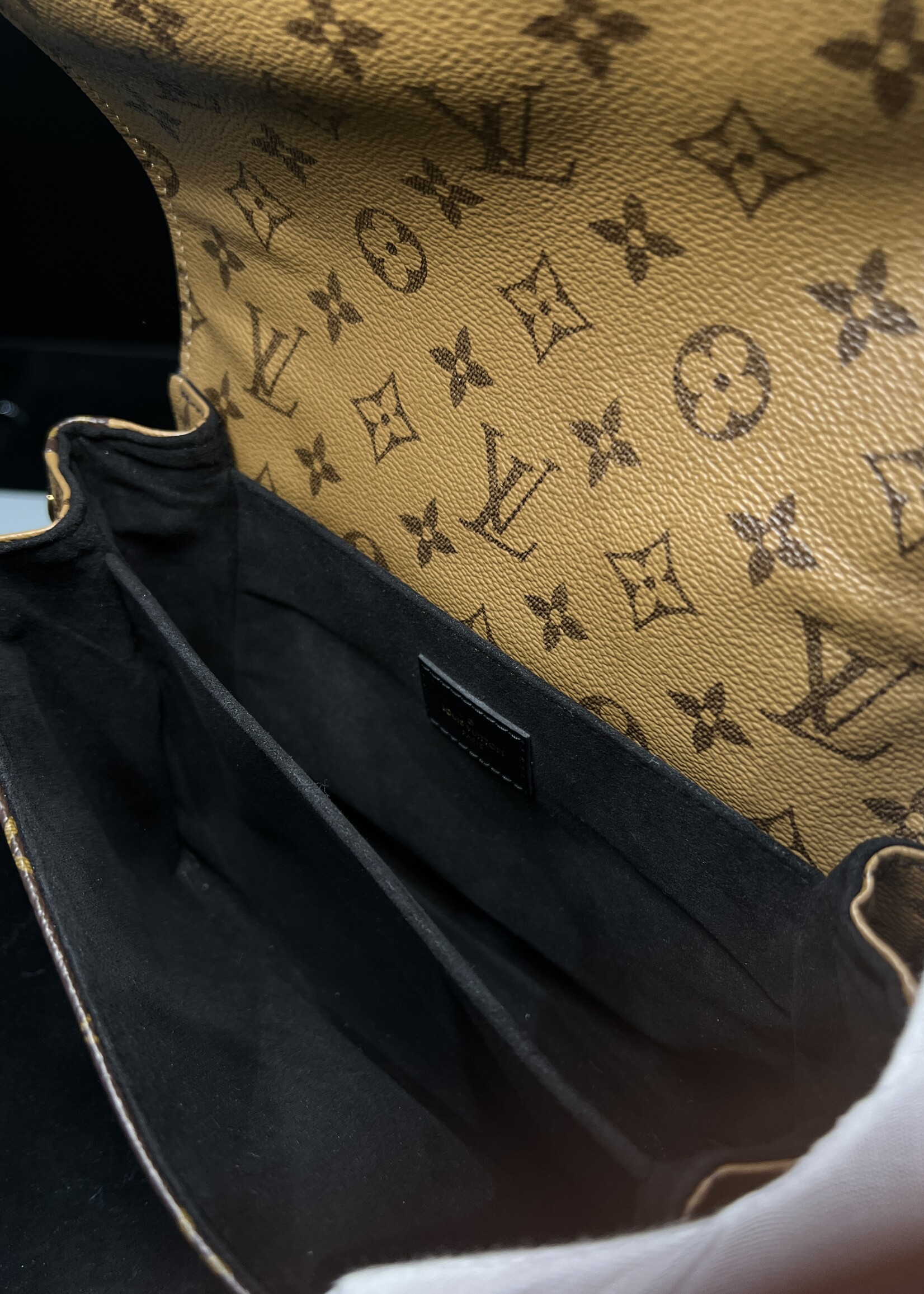 Louis Vuitton Pochette Métis Reverse