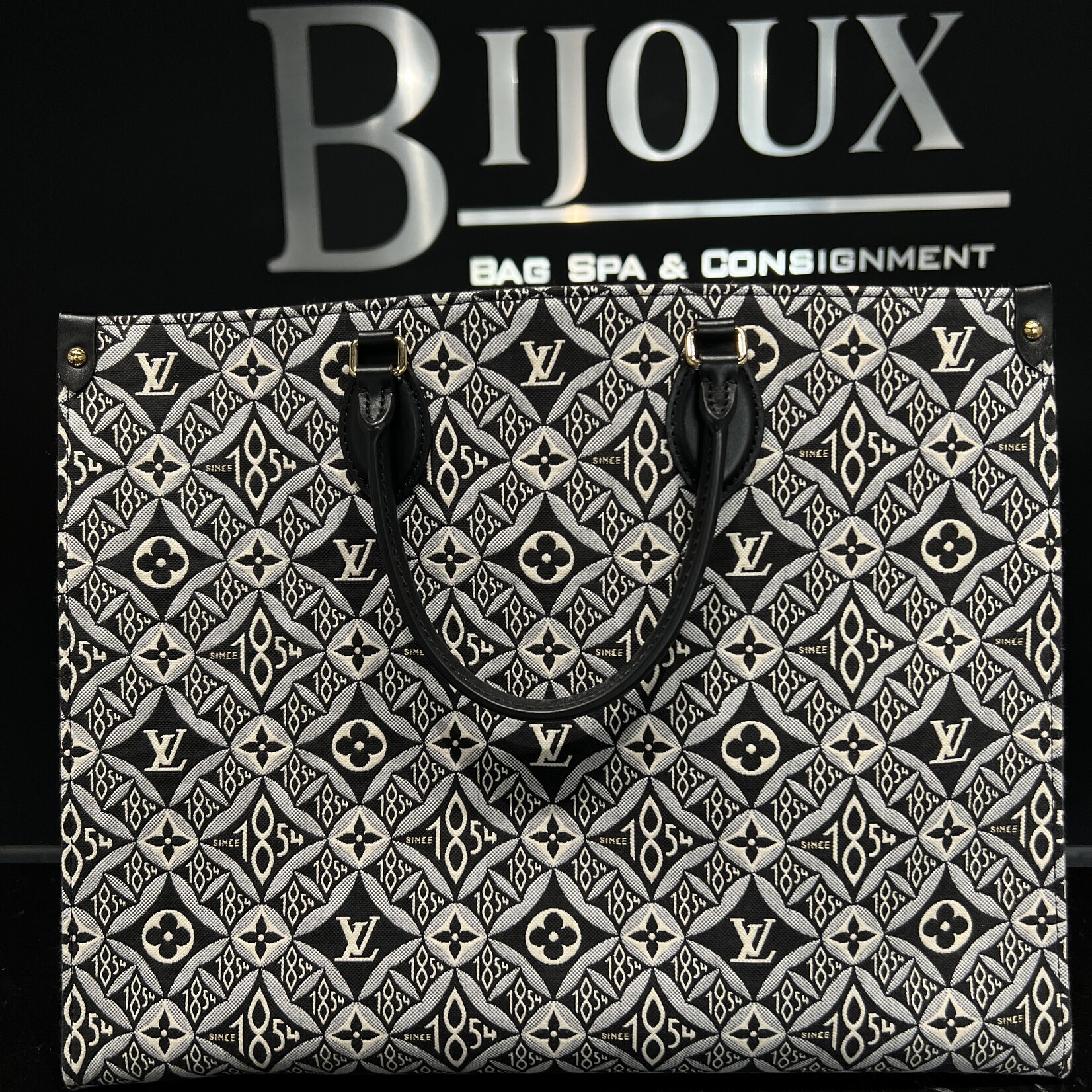 Louis Vuitton Louis Vuitton On the Go 1984