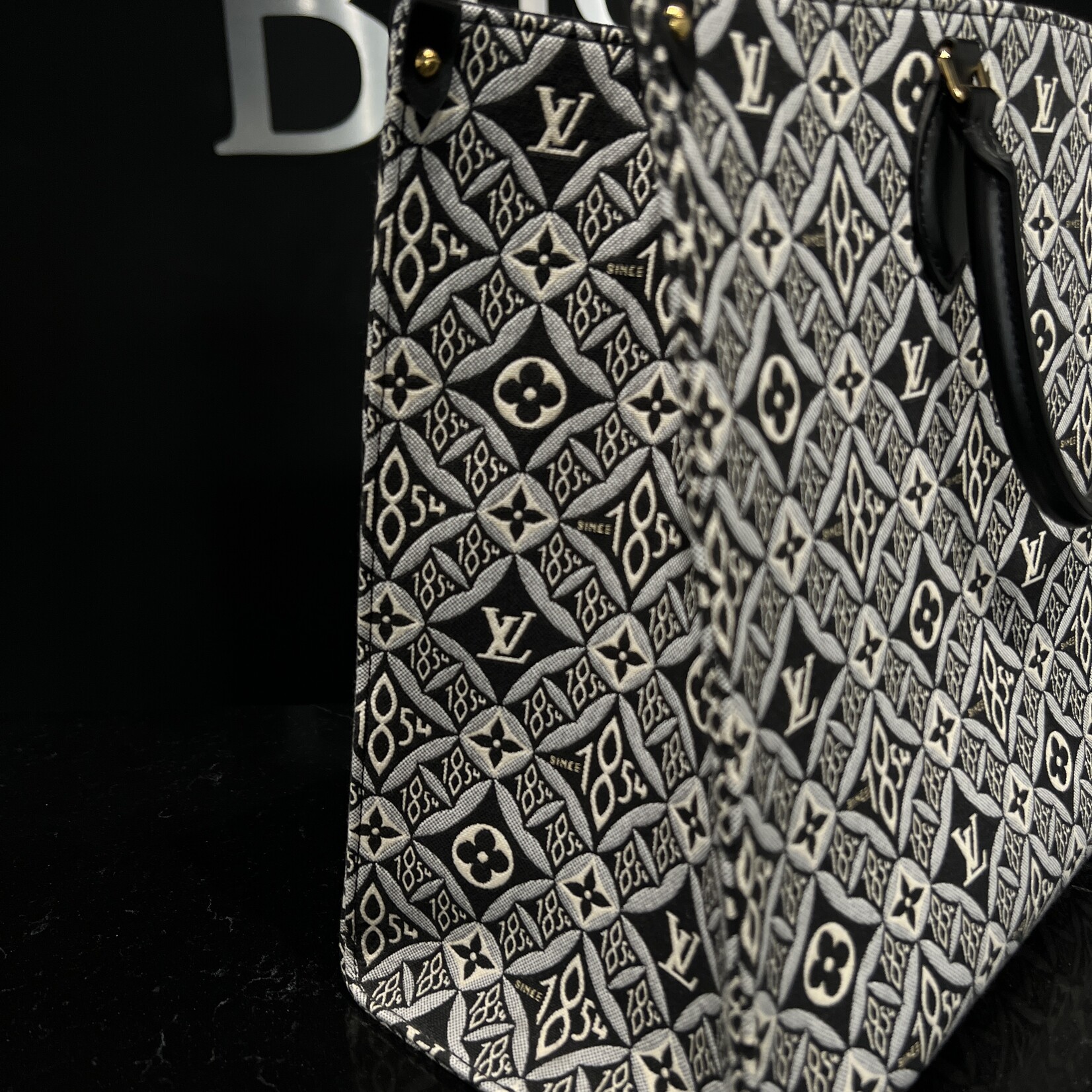 Louis Vuitton Louis Vuitton On the Go 1984