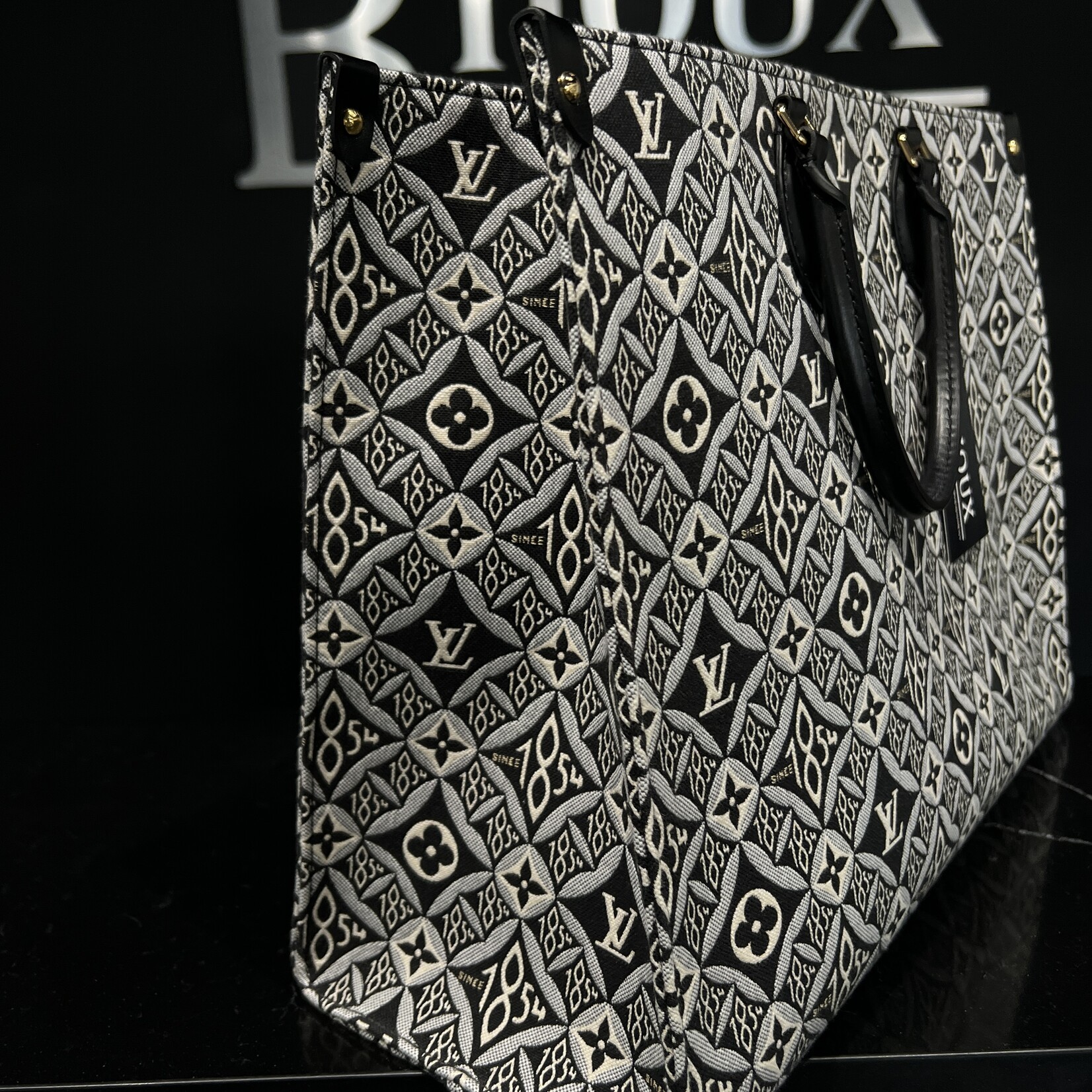 Louis Vuitton Louis Vuitton On the Go 1984